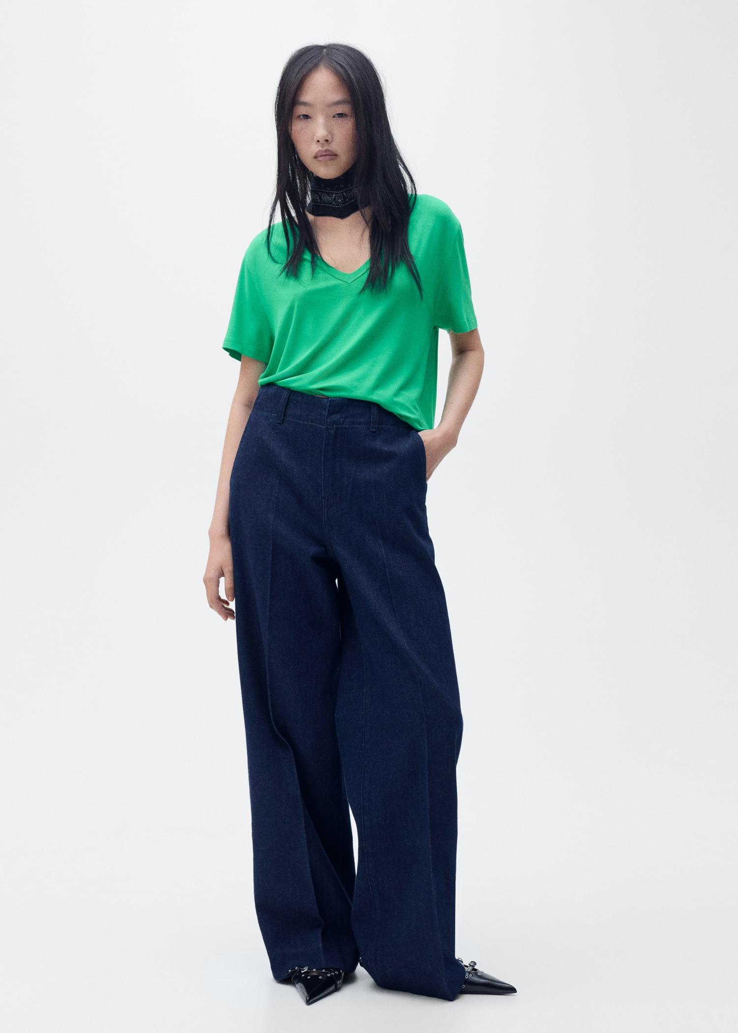 V-neck T-shirt - Women | MANGO USA Product Image