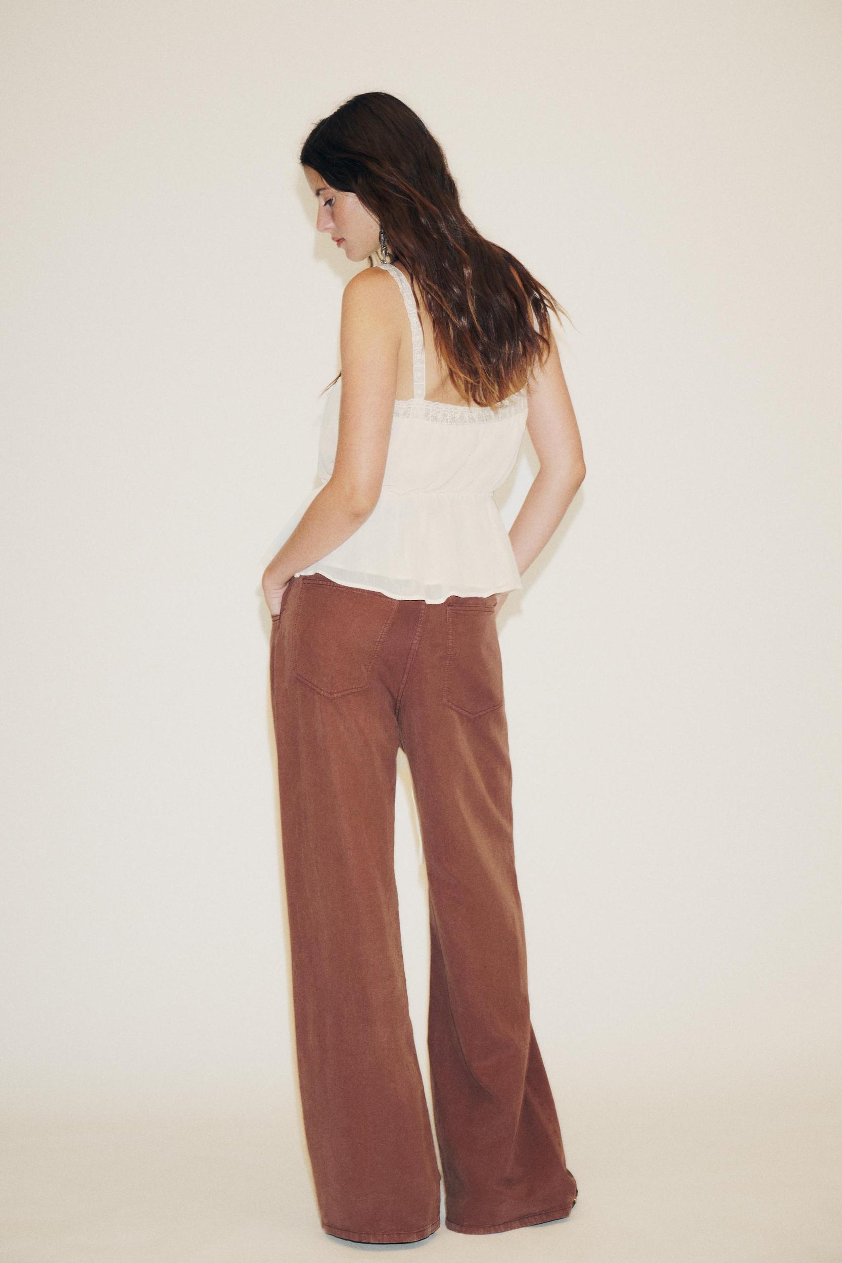 FLOWY BELTED PANTS Product Image