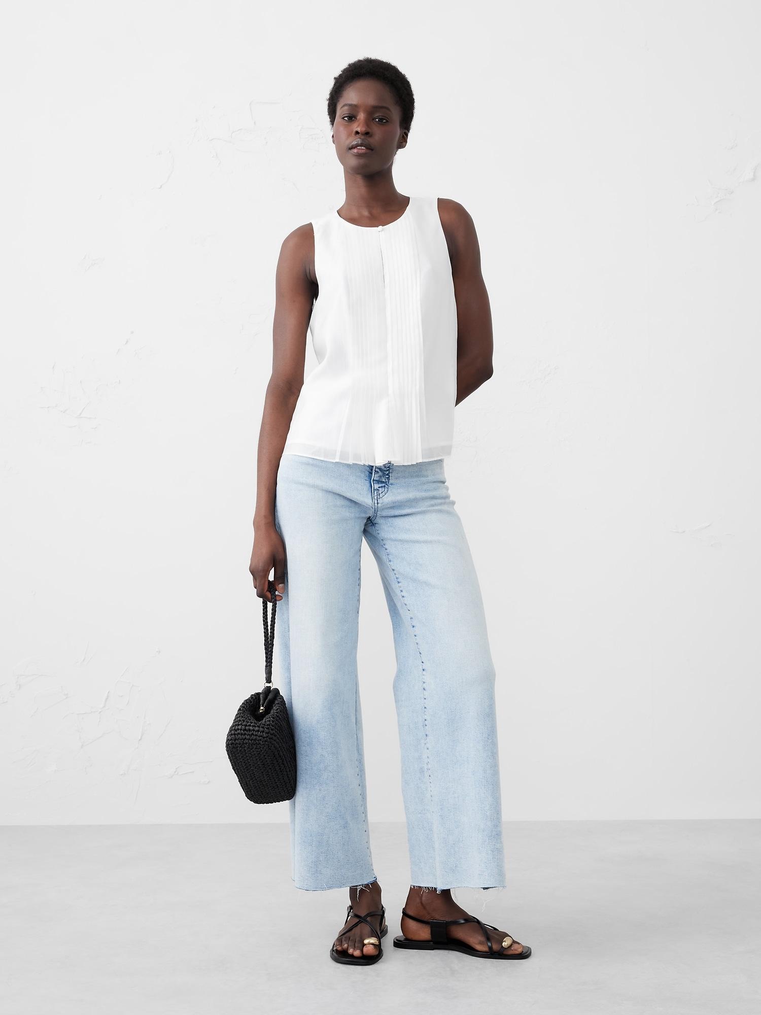 Keyhole Pleated Top Product Image