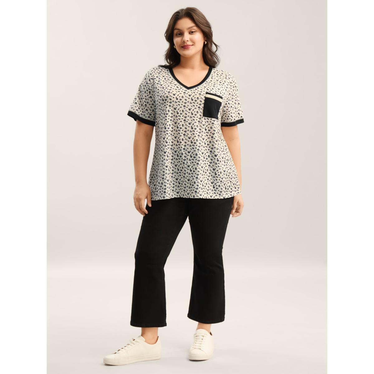 Plus Size Stretchy Delicate Floral Print Contrast T-Shirt BlackFlower Women Woven ribbon&lace trim Natural Flowers V-neck Everyday-Casual T-shirts BloomChic 18-20/2X Product Image