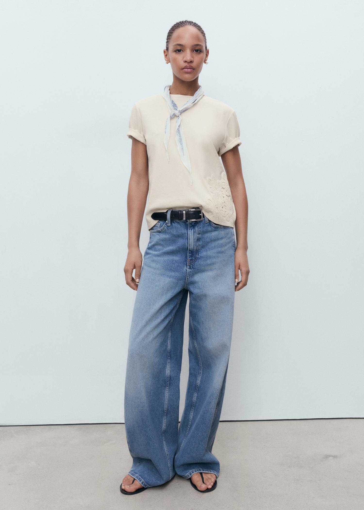 Floral-embroidered cotton t-shirt - Women | MANGO USA Product Image