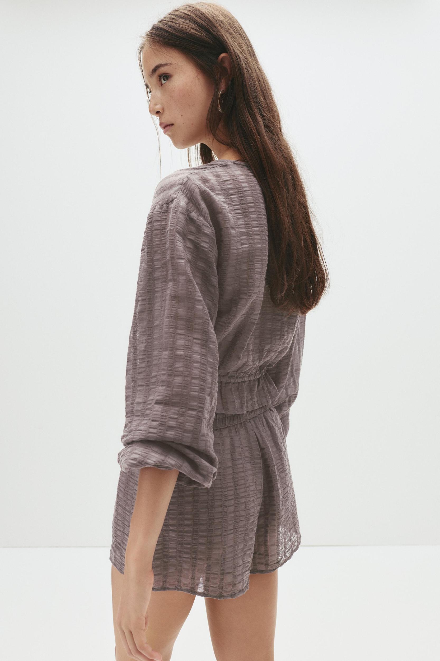 Striped textured shorts Product Image