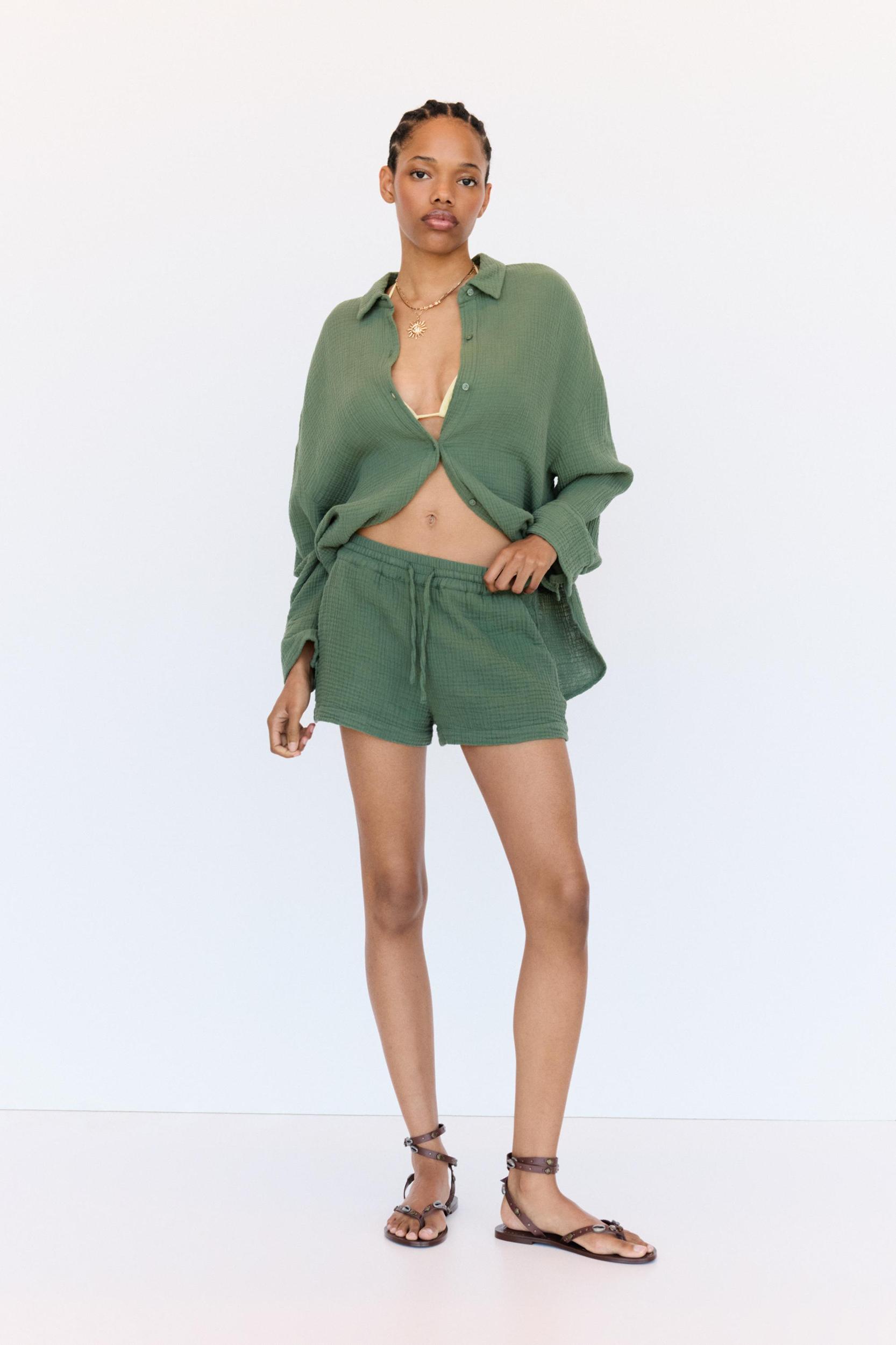 Textured oversize shorts Product Image