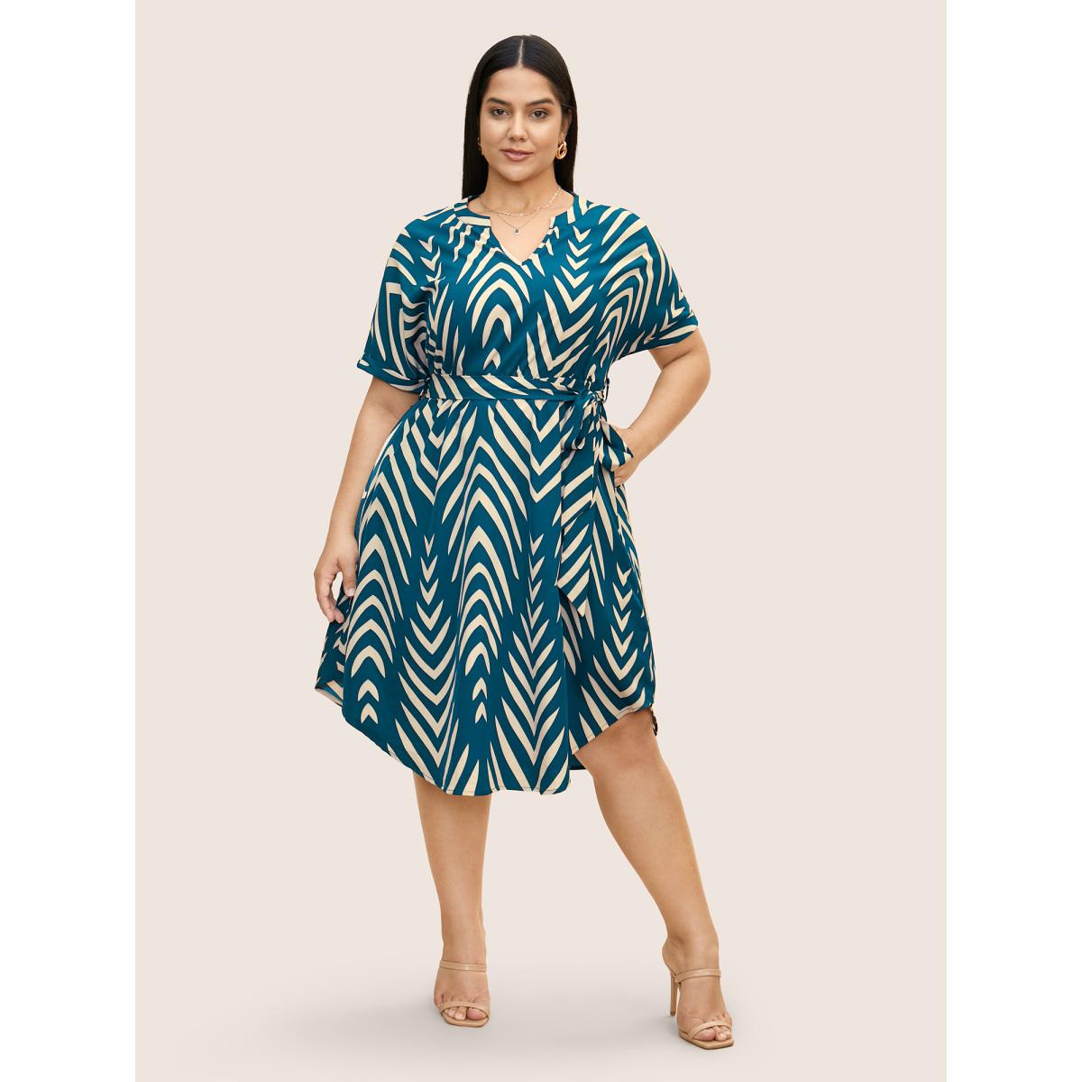 Plus Size Geometric Belted Dolman Sleeve Curved Hem Dress Truegreen Women At the Office Flat collar with V-notch Short sleeve Curvy BloomChic 22-24/3X Product Image