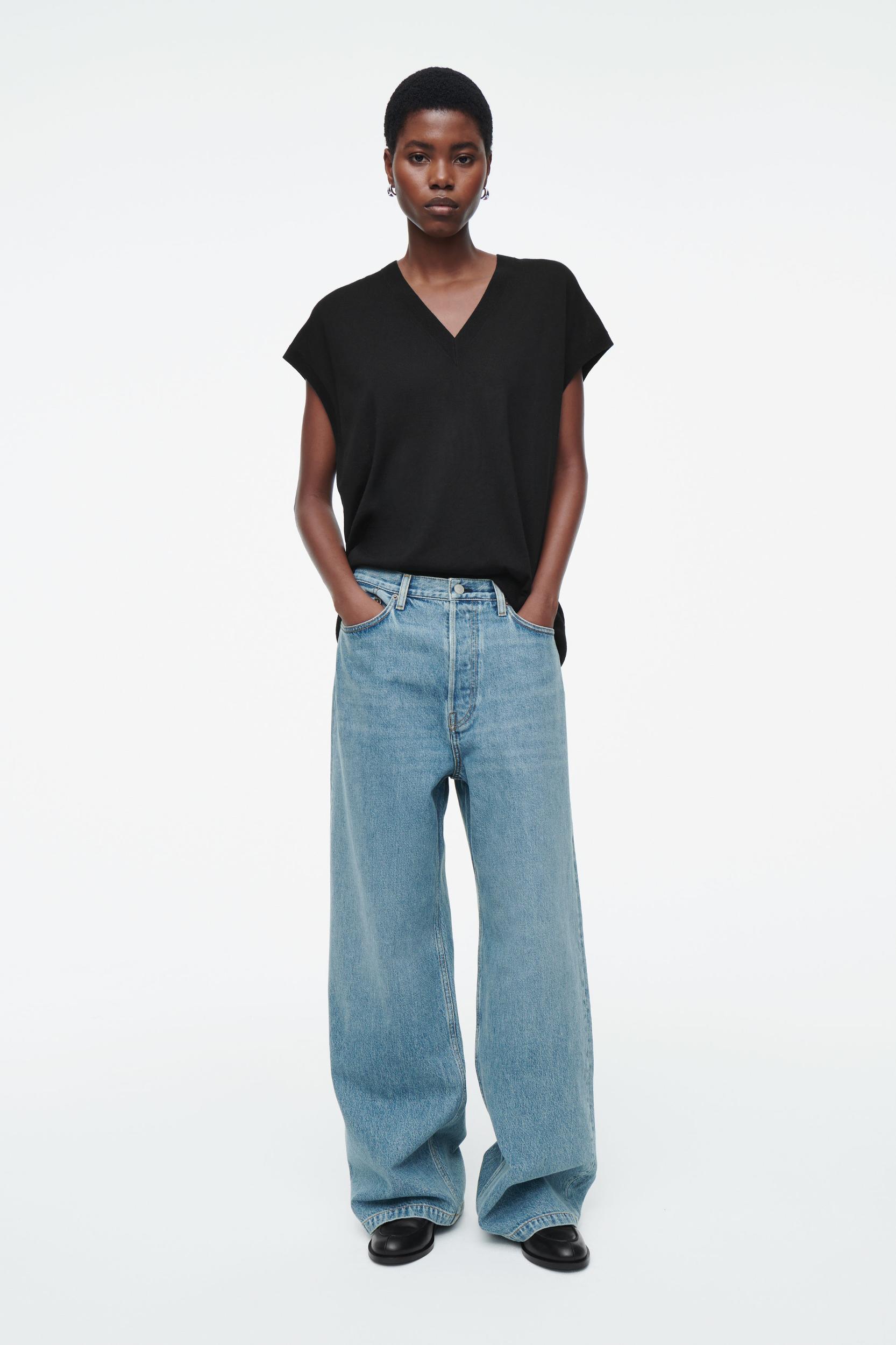 VOLUME WIDE-LEG JEANS Product Image
