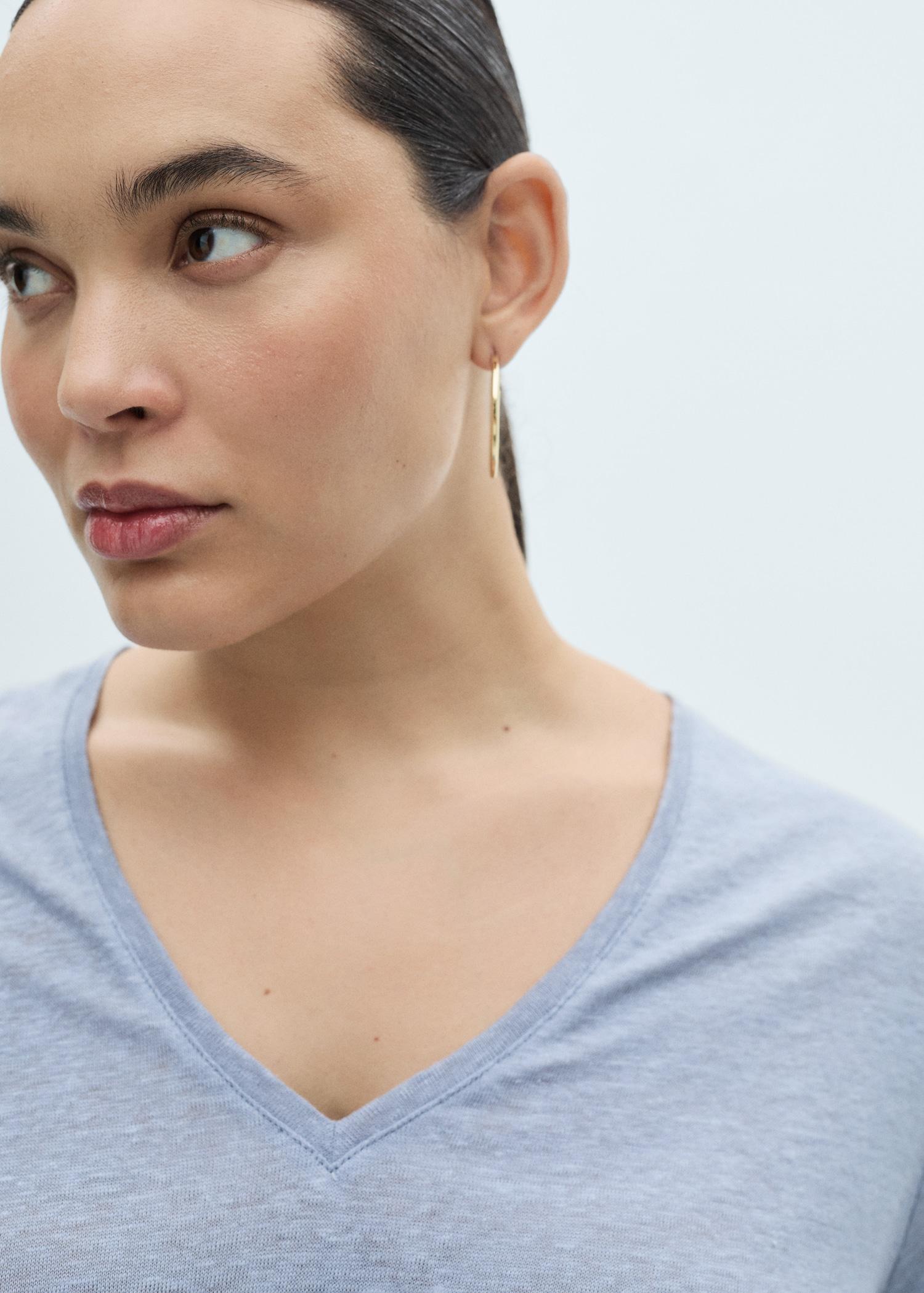 V-neck linen t-shirt - Women | MANGO USA Product Image