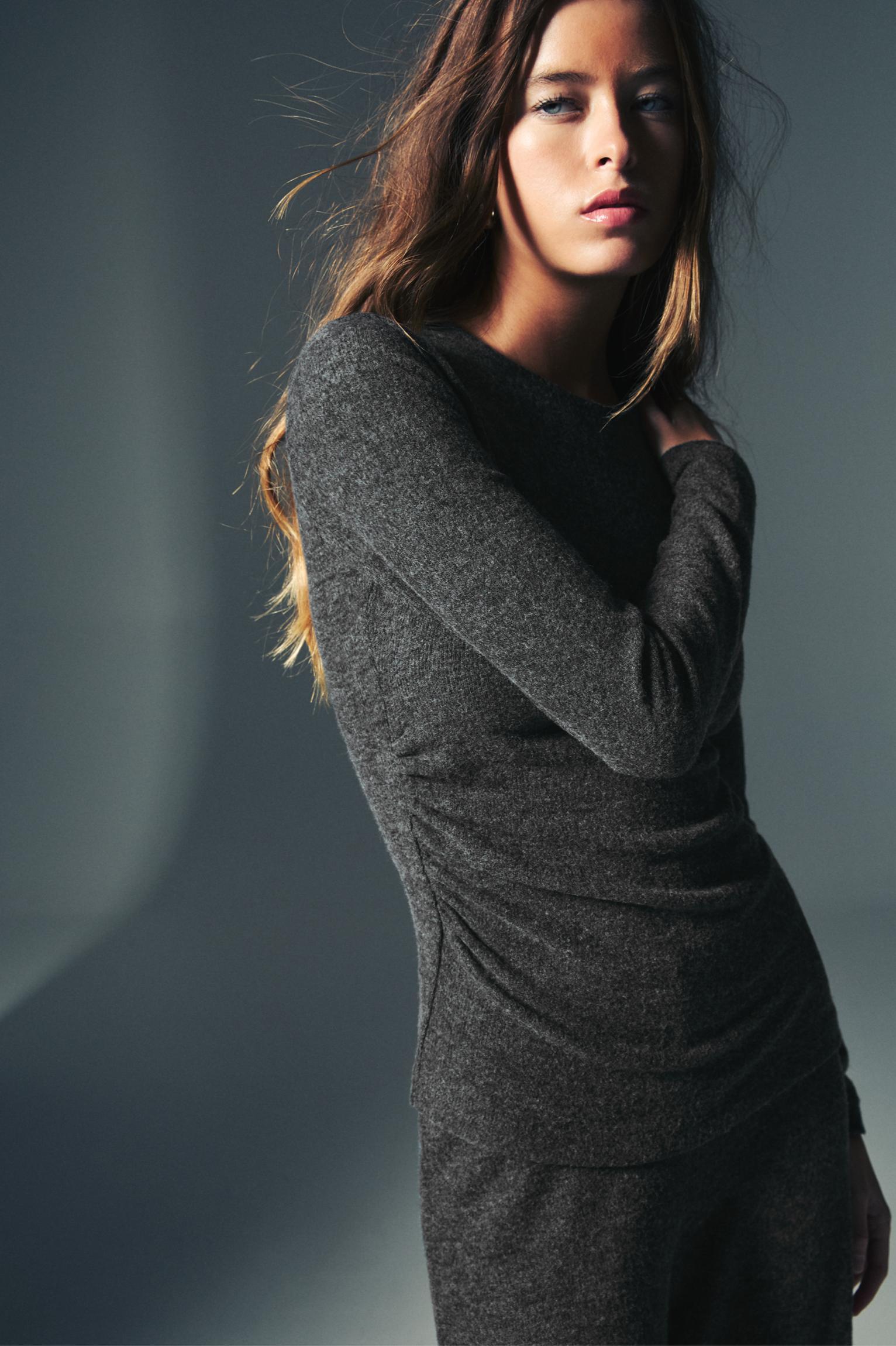 Long sleeve knit T-shirt Product Image