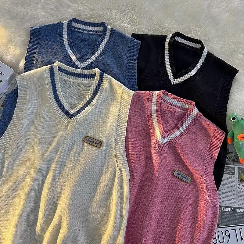 V-Neck Applique Contrast Trim Sweater Vest Product Image