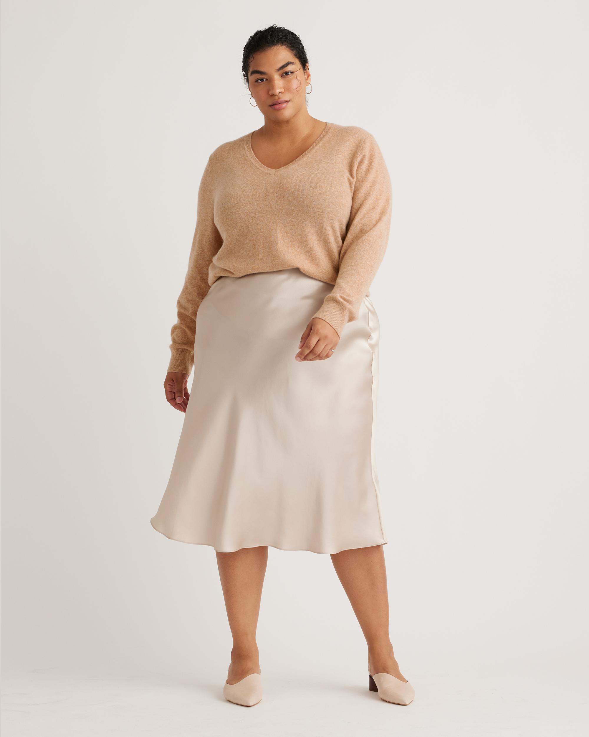 Quince | Women's Mongolian Cashmere V-Neck Sweater Product Image