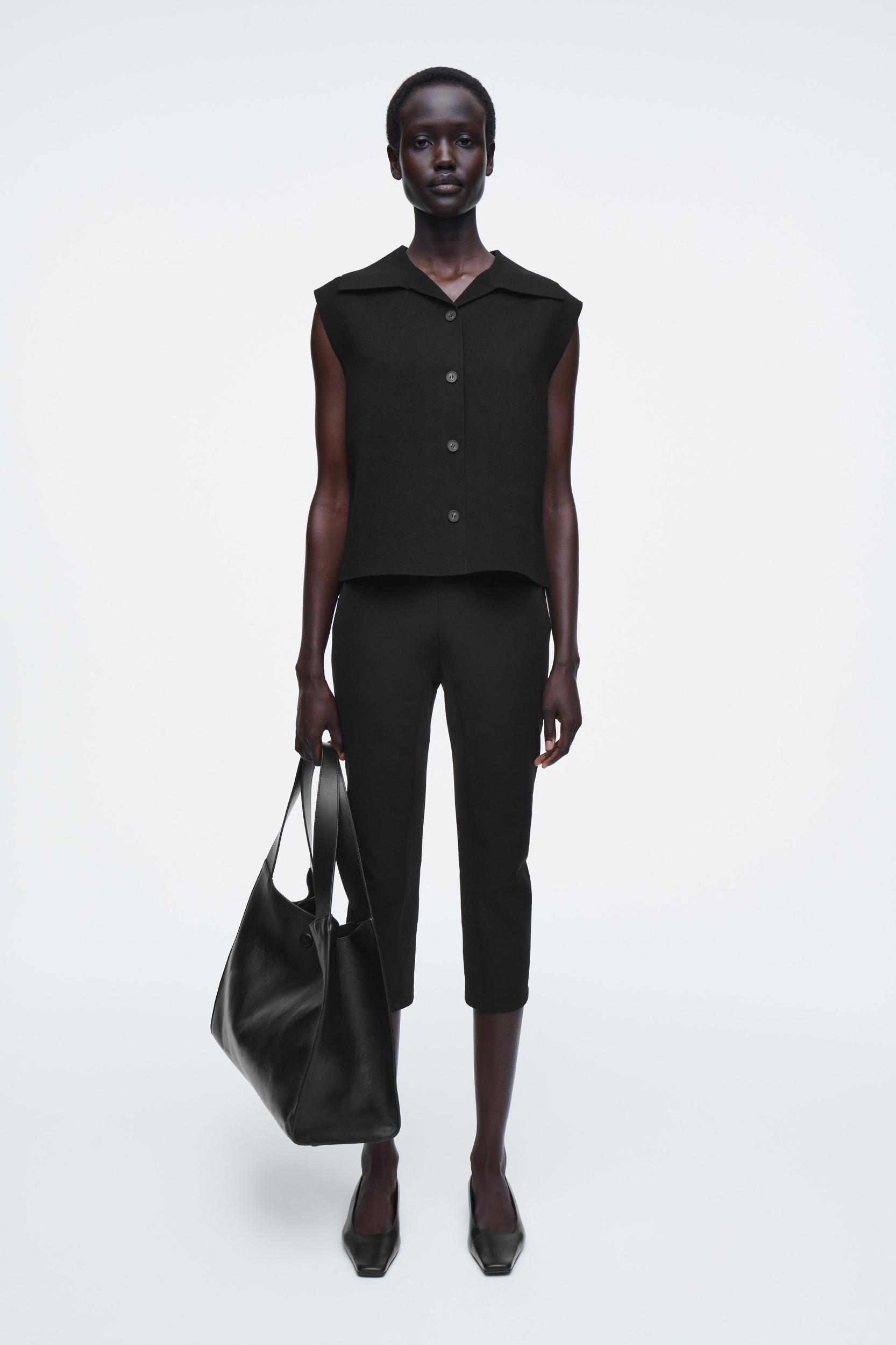 SLIM CAPRI PANTS Product Image