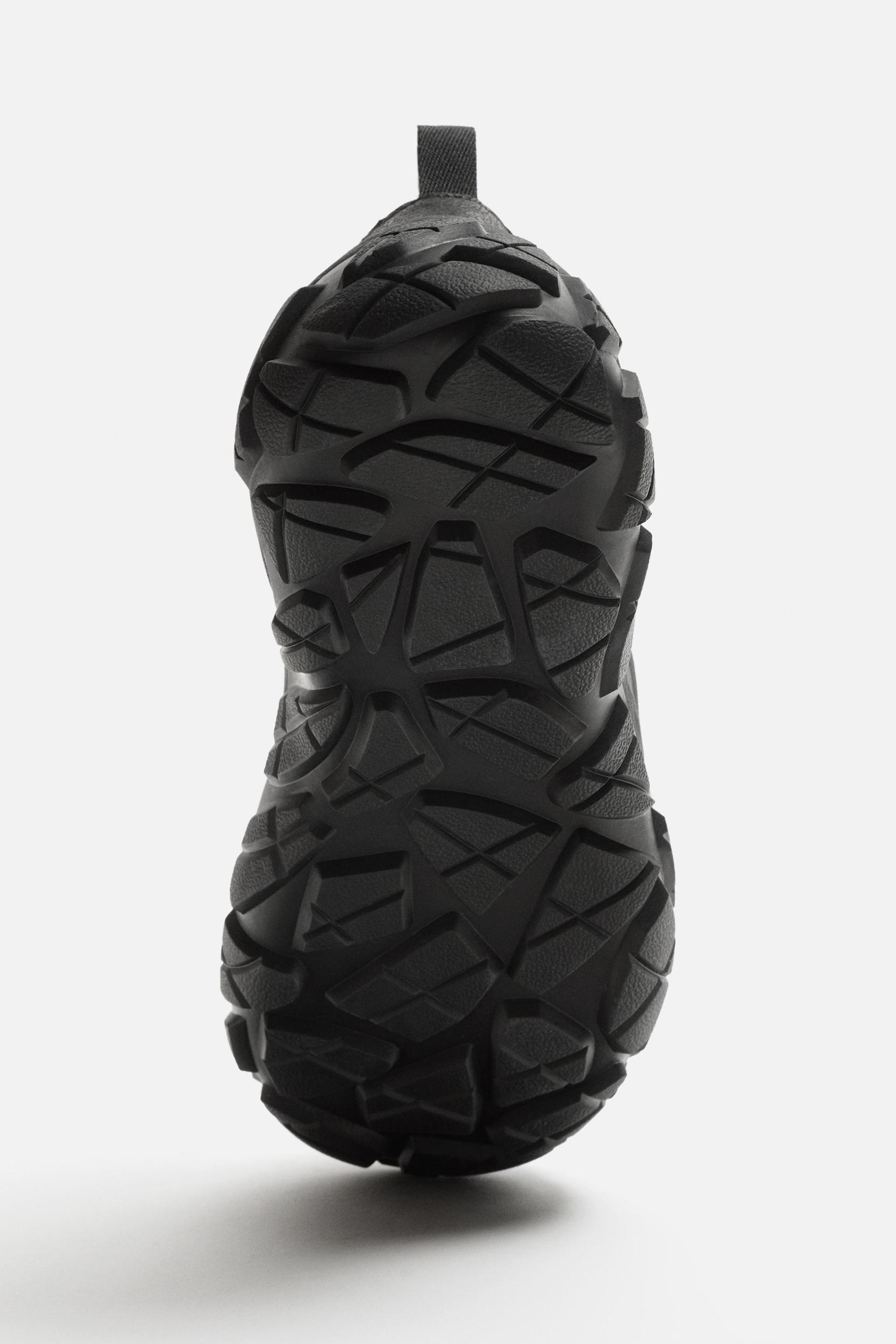 LACELESS QUILTED SNEAKERS Product Image