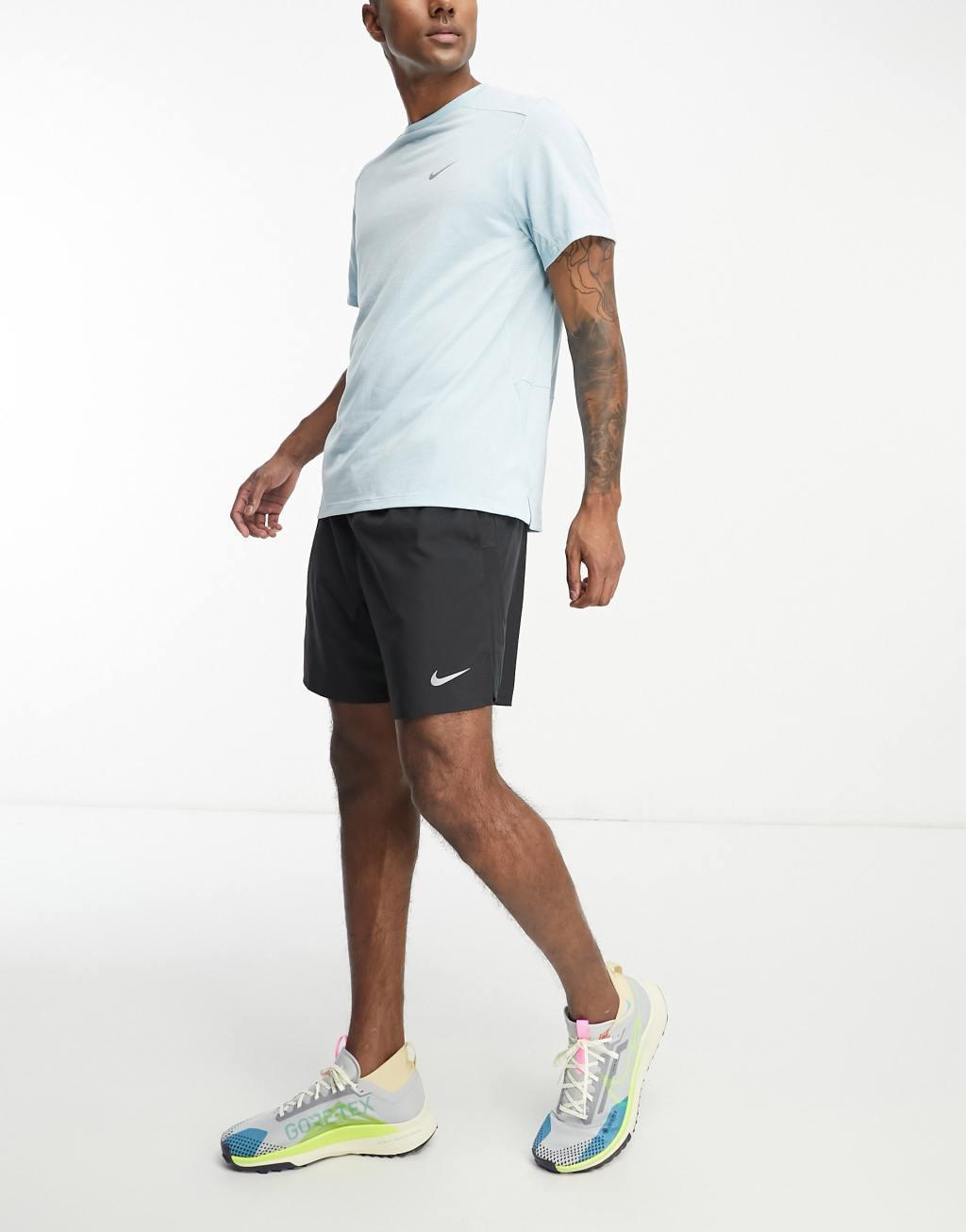 Nike Running Dri-FIT Challenger 7-inch shorts in black Product Image