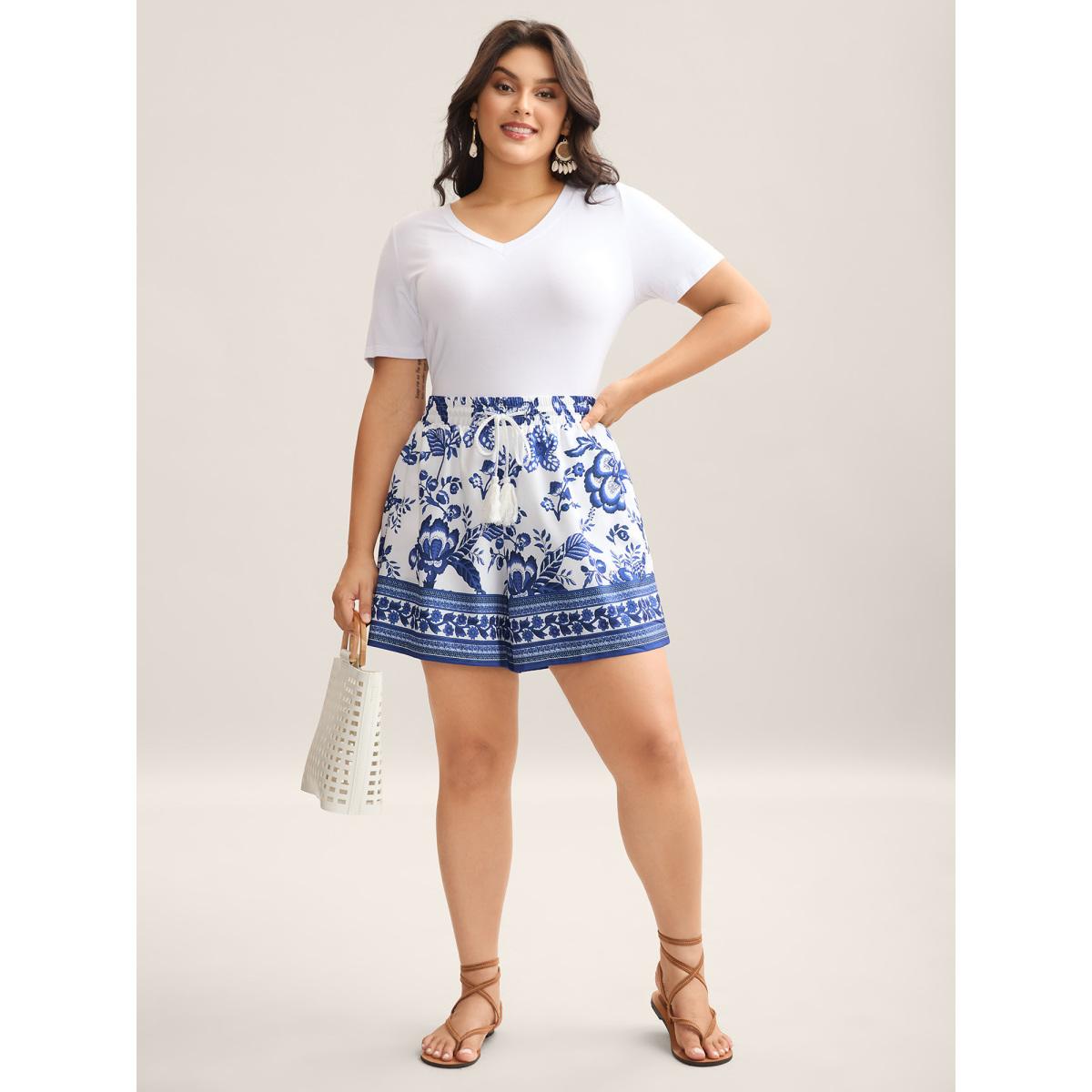 Plus Size Floral Print Drawstring Straight-Leg Shorts Women DarkBlue Resort Drawstring Vacation Shorts BloomChic 14-16/1X Product Image