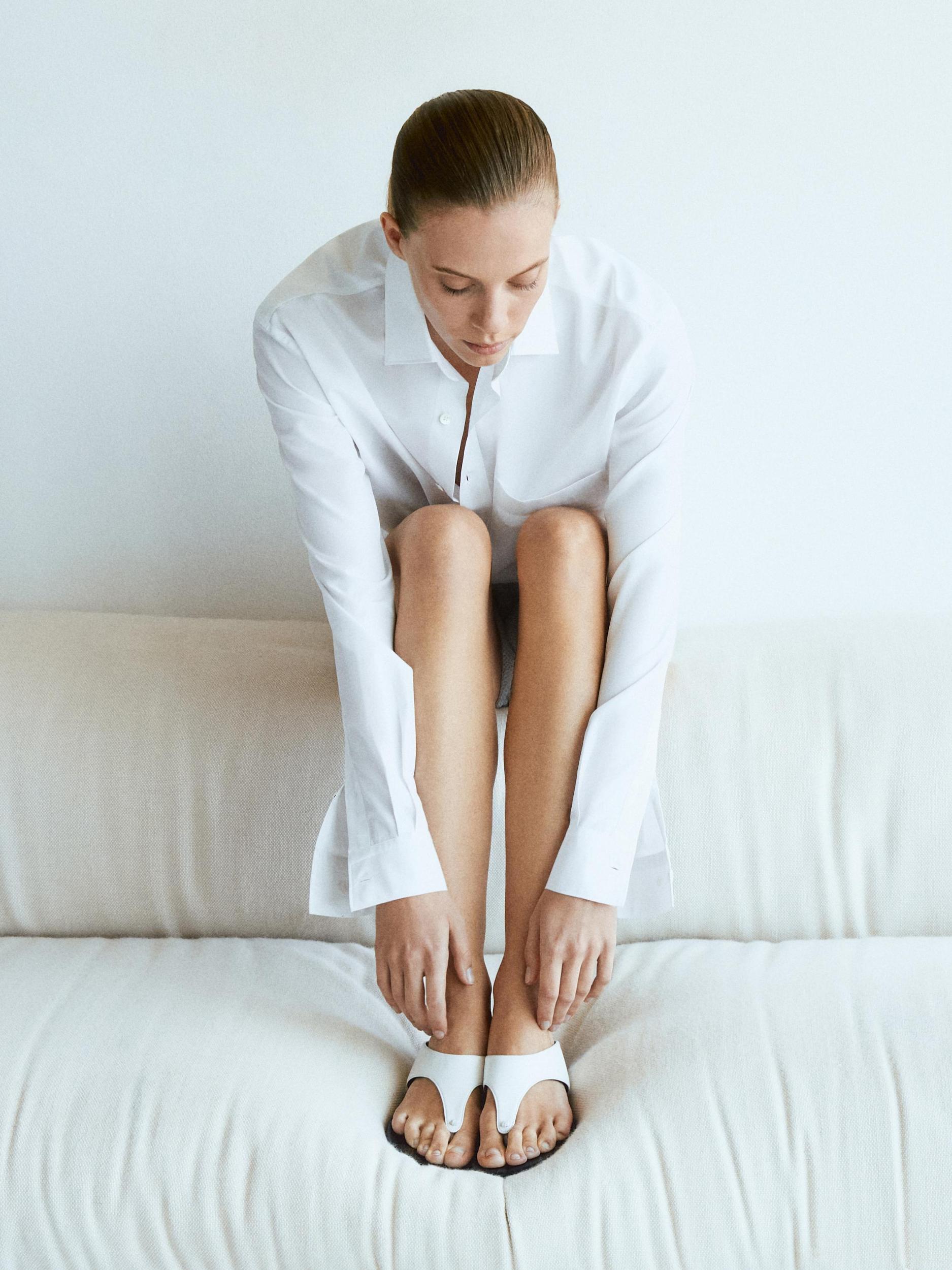 Heeled sandals with toe divider Product Image