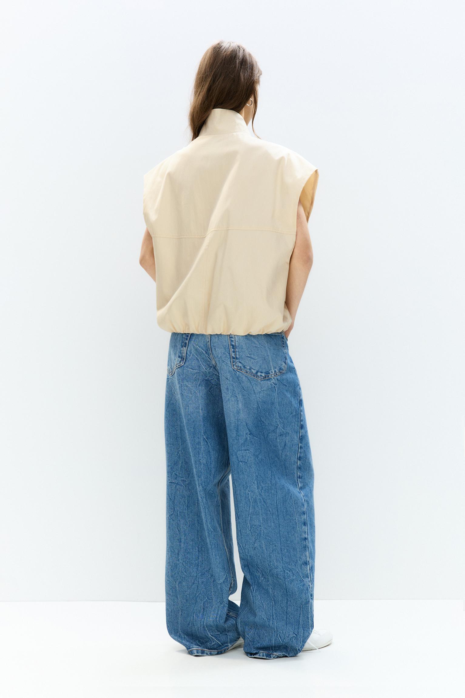 Vest with patch pockets Product Image