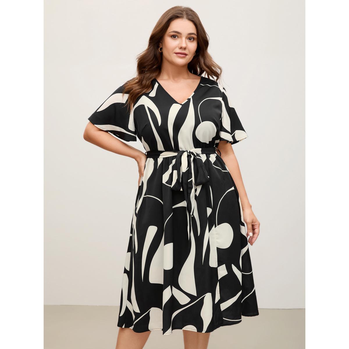 Plus Size Floral Print Belted V-Neck Midi Dress Black Women Belted V-neck Short sleeve Curvy BloomChic 26/4X Product Image