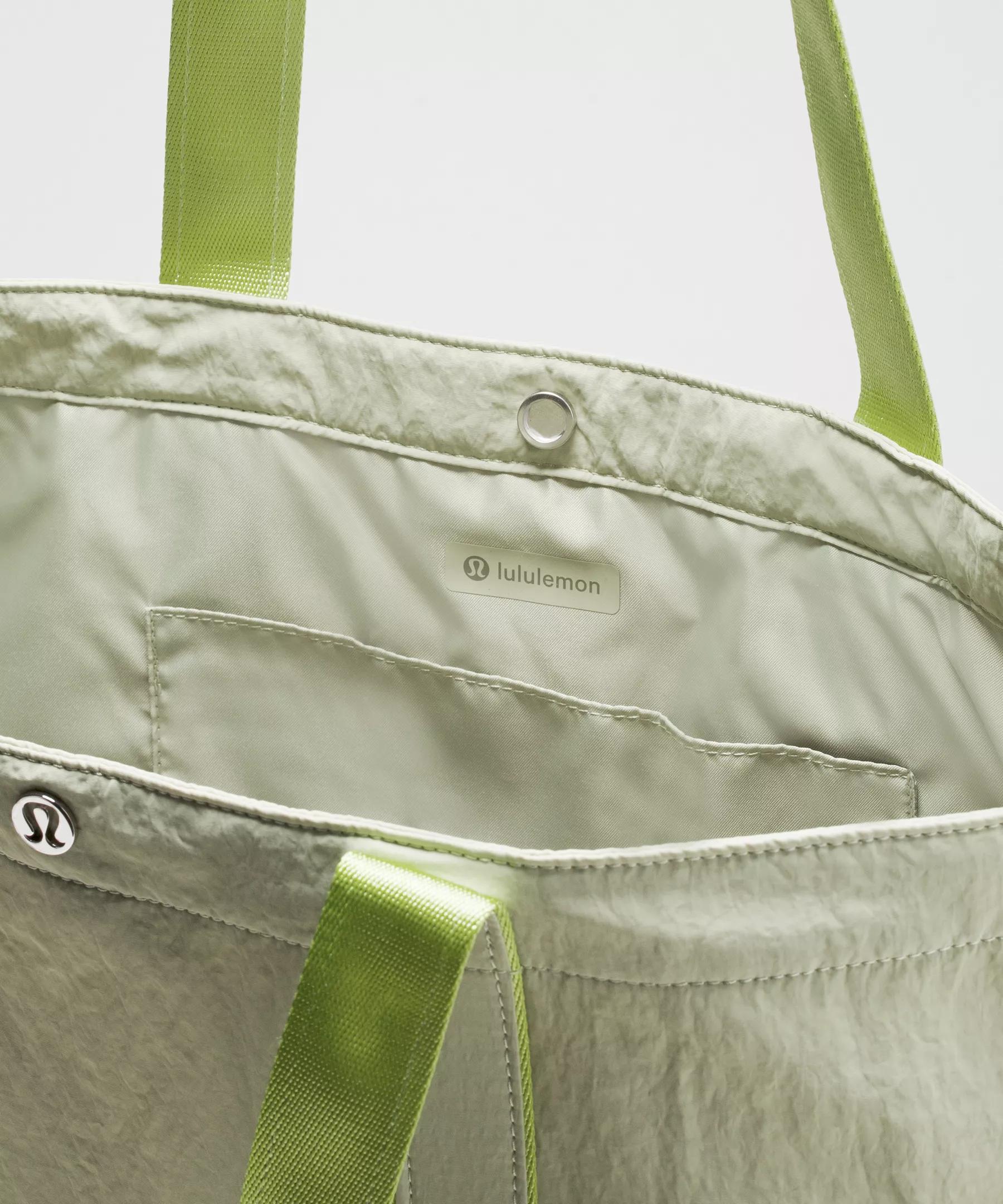 Daily Multi-Pocket Tote Bag 20L Product Image