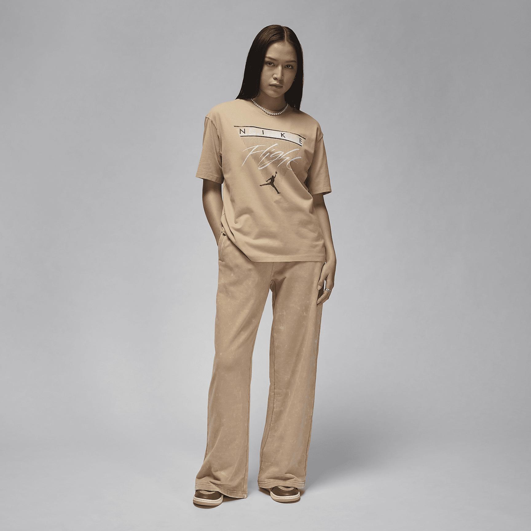 Jordan Flight Heritage Women's Graphic T-Shirt Product Image