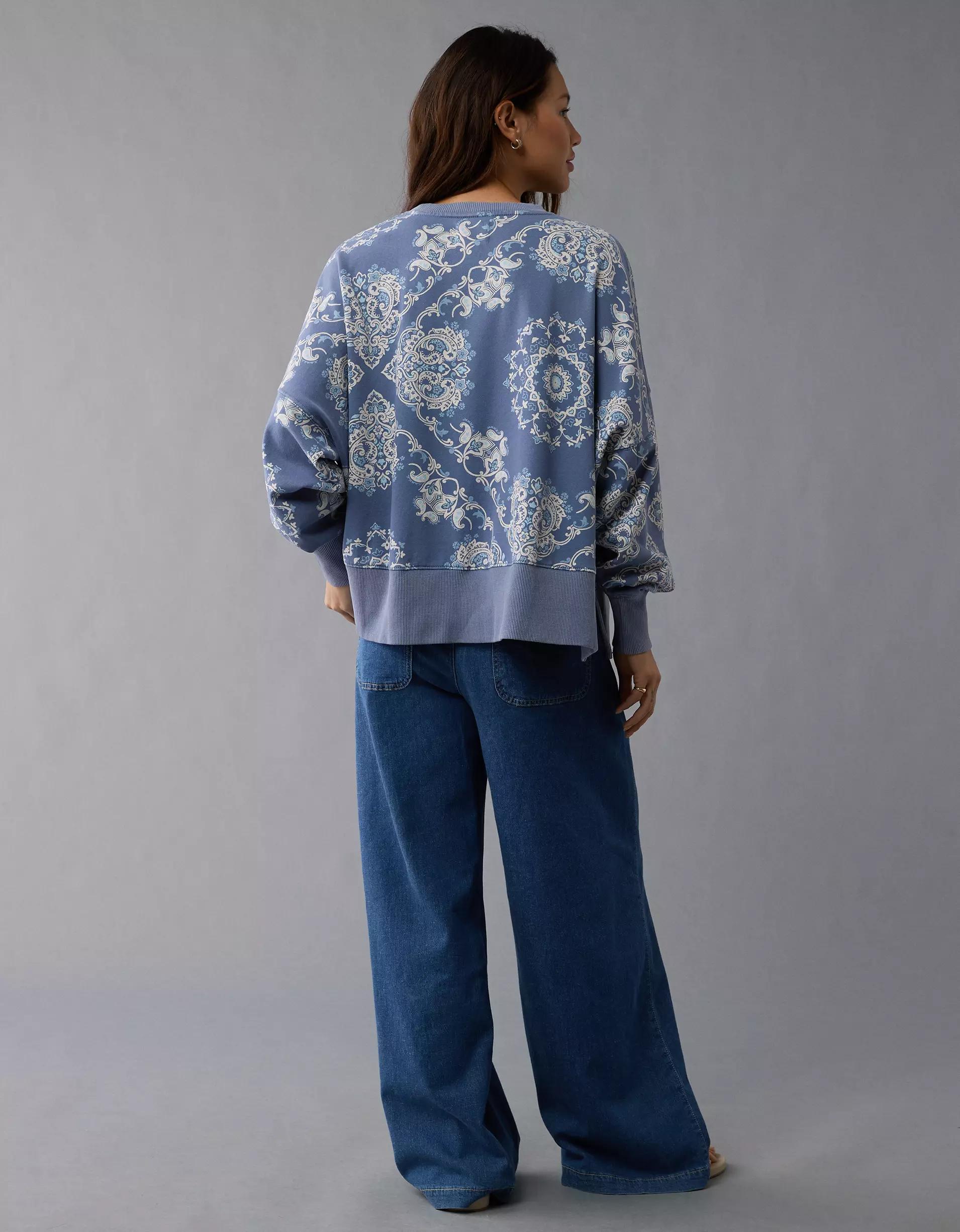 AE Big Hug Destination Graphic Crew Neck Sweatshirt Product Image