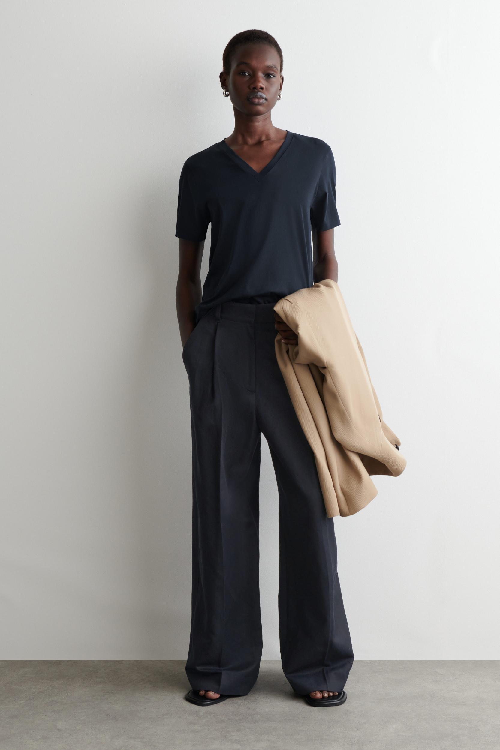 V-NECK COTTON T-SHIRT Product Image