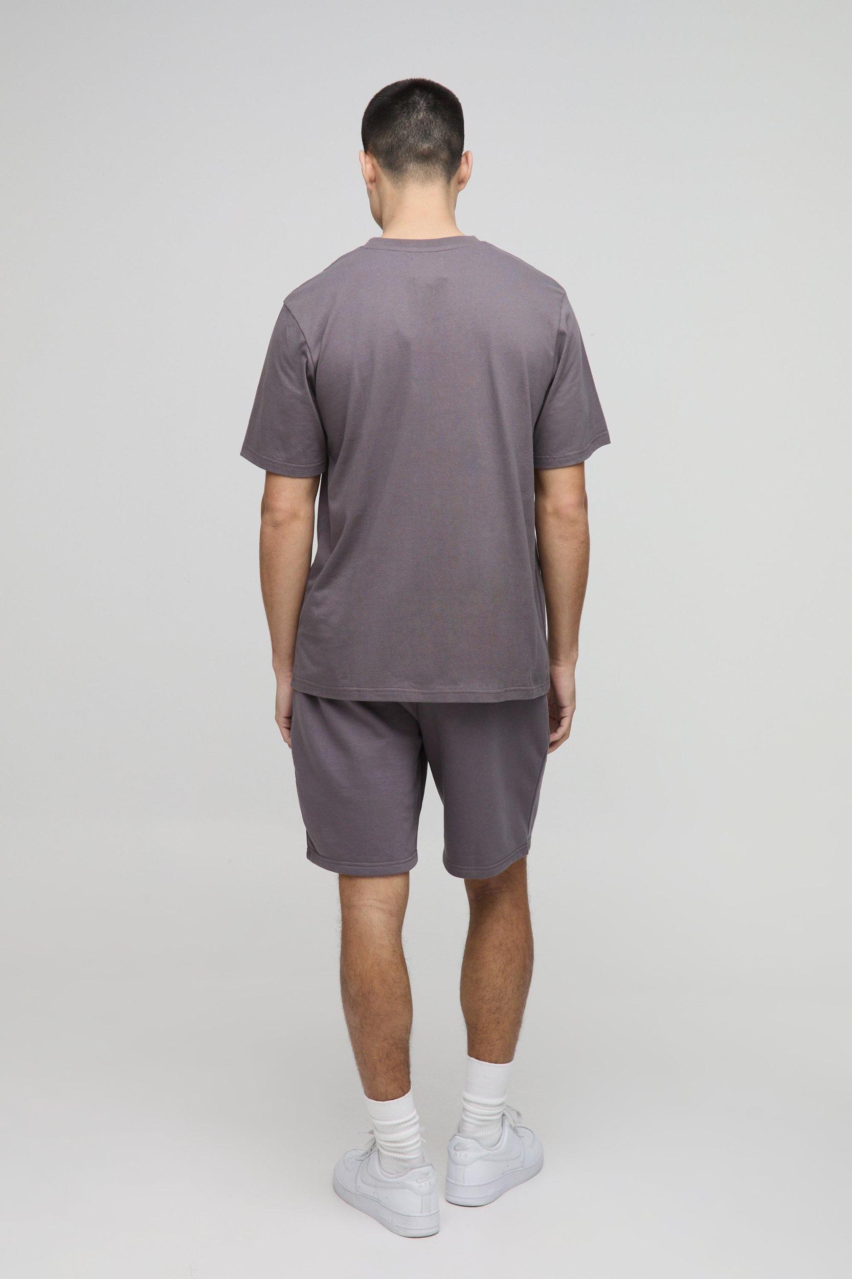 Relaxed Edizione Limitata Mid Length Heavyweight Shorts | boohooMAN USA Product Image