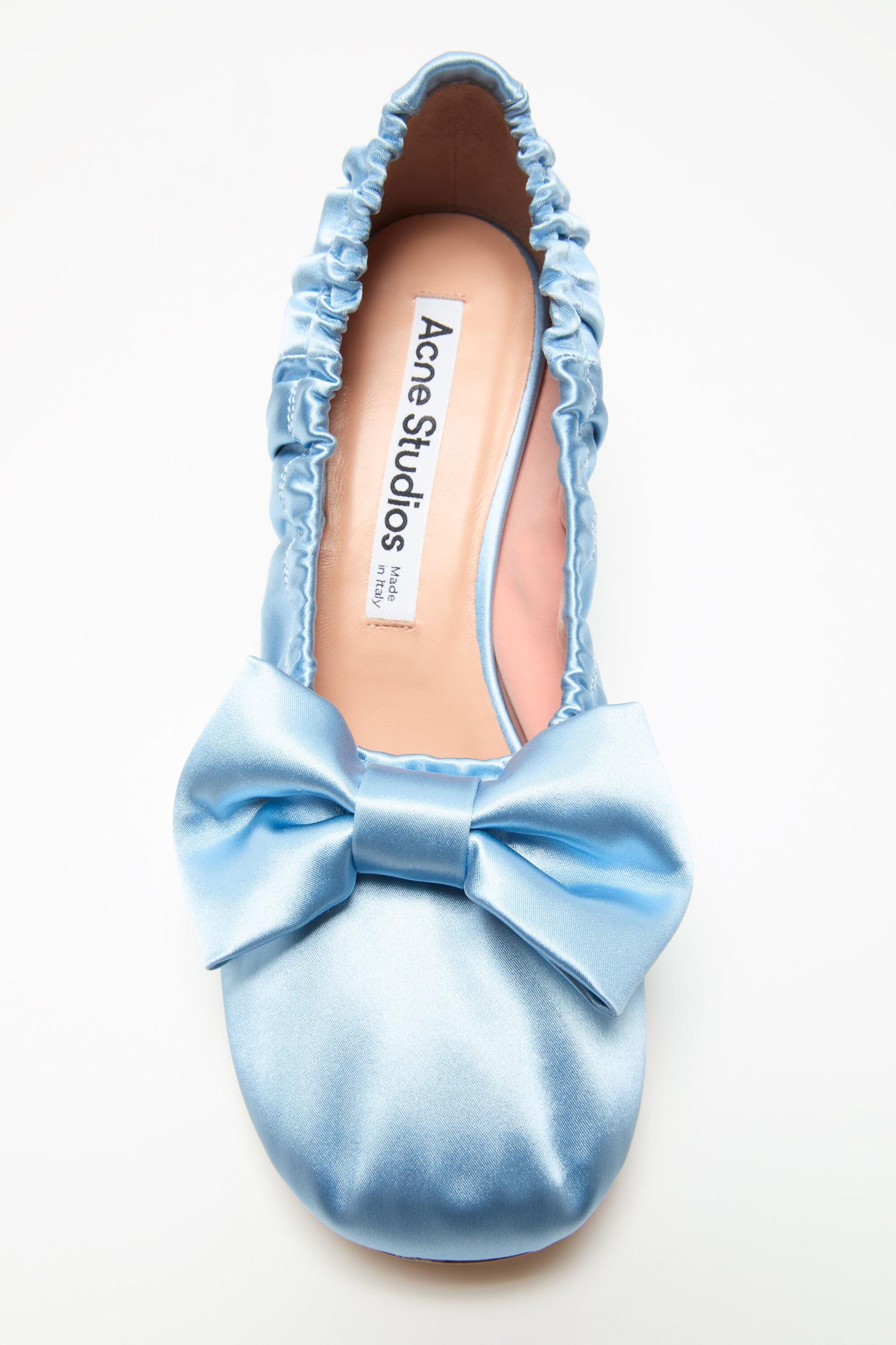 Satin bow heels Product Image