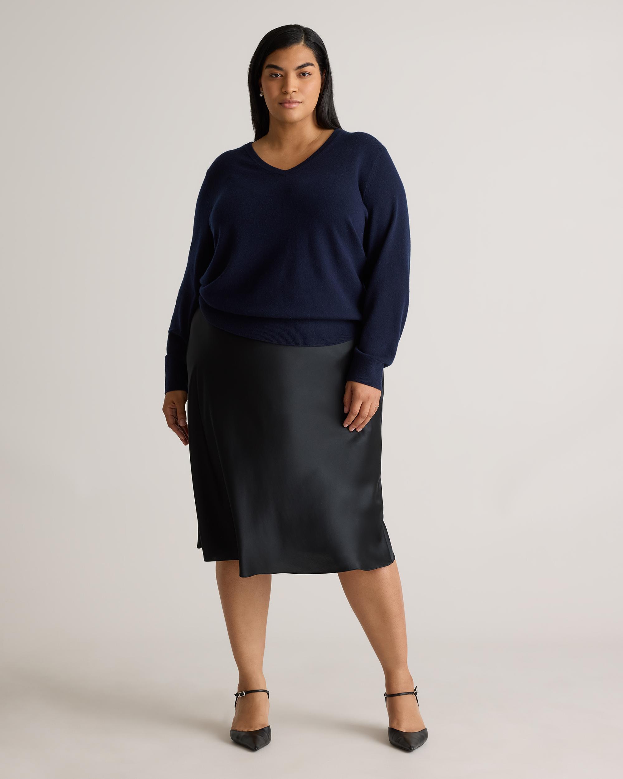 Quince | Women's Mongolian Cashmere V-Neck Sweater Product Image