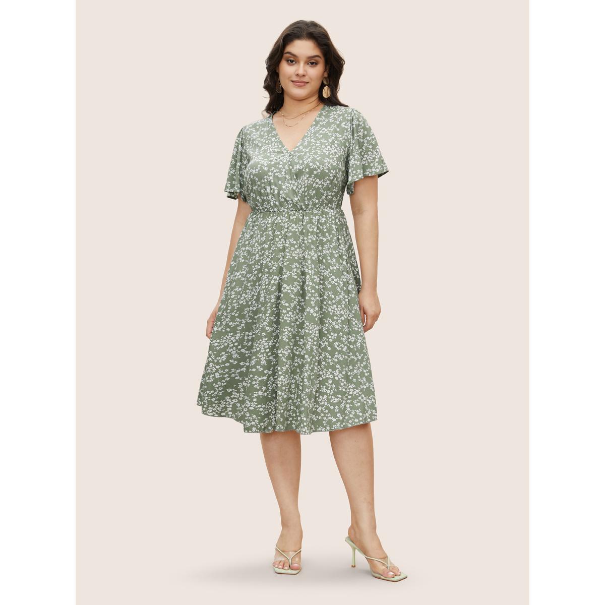 Plus Size Bloom Dress - Ditsy Floral Elastic Waist Ruffles Pocket Knee Dress LightGreen Women Leisure Non V-neck Short sleeve Curvy Knee Dress BloomChic 28/5X Product Image