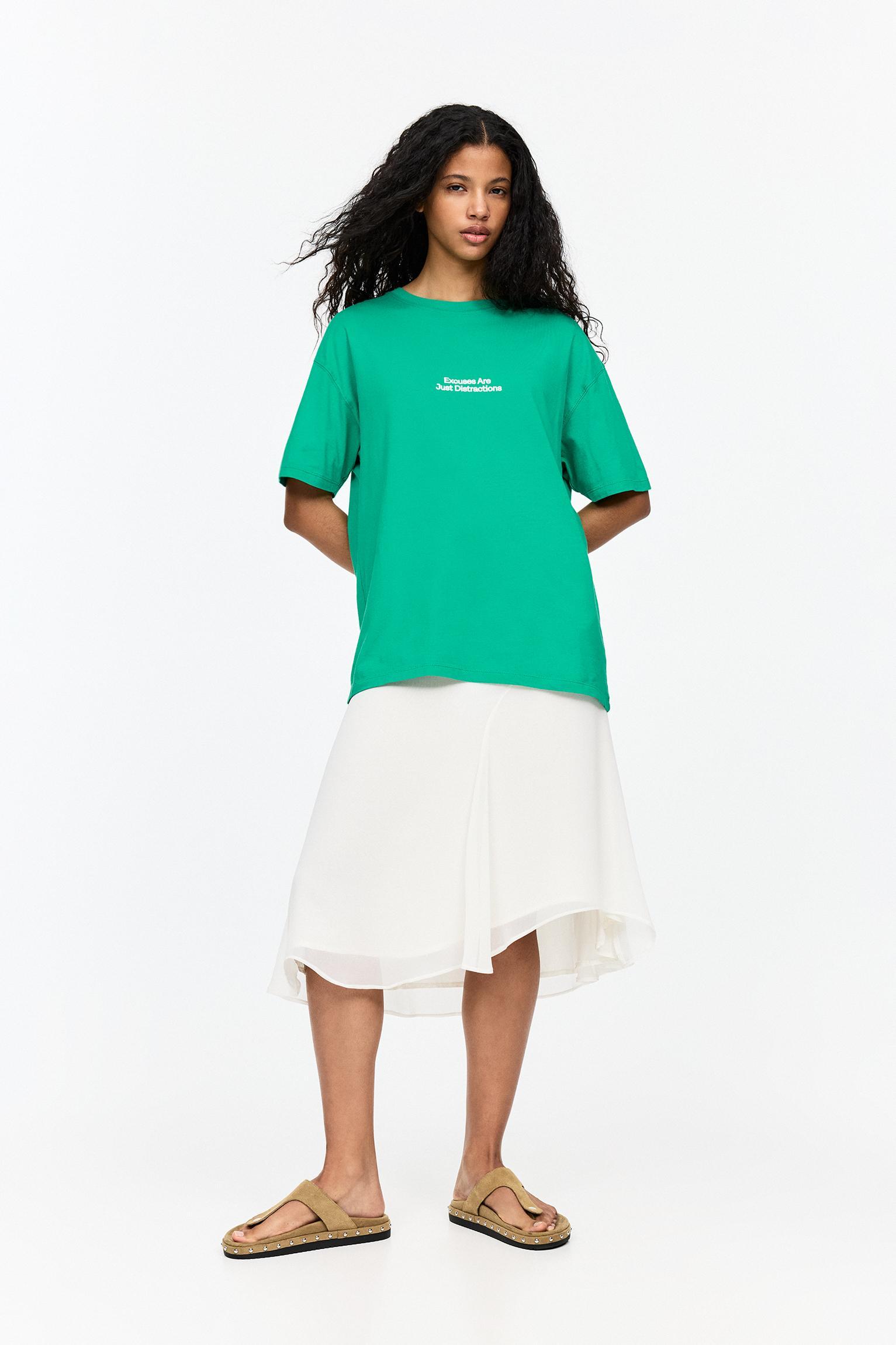 Green T-shirt with contrast slogan Product Image