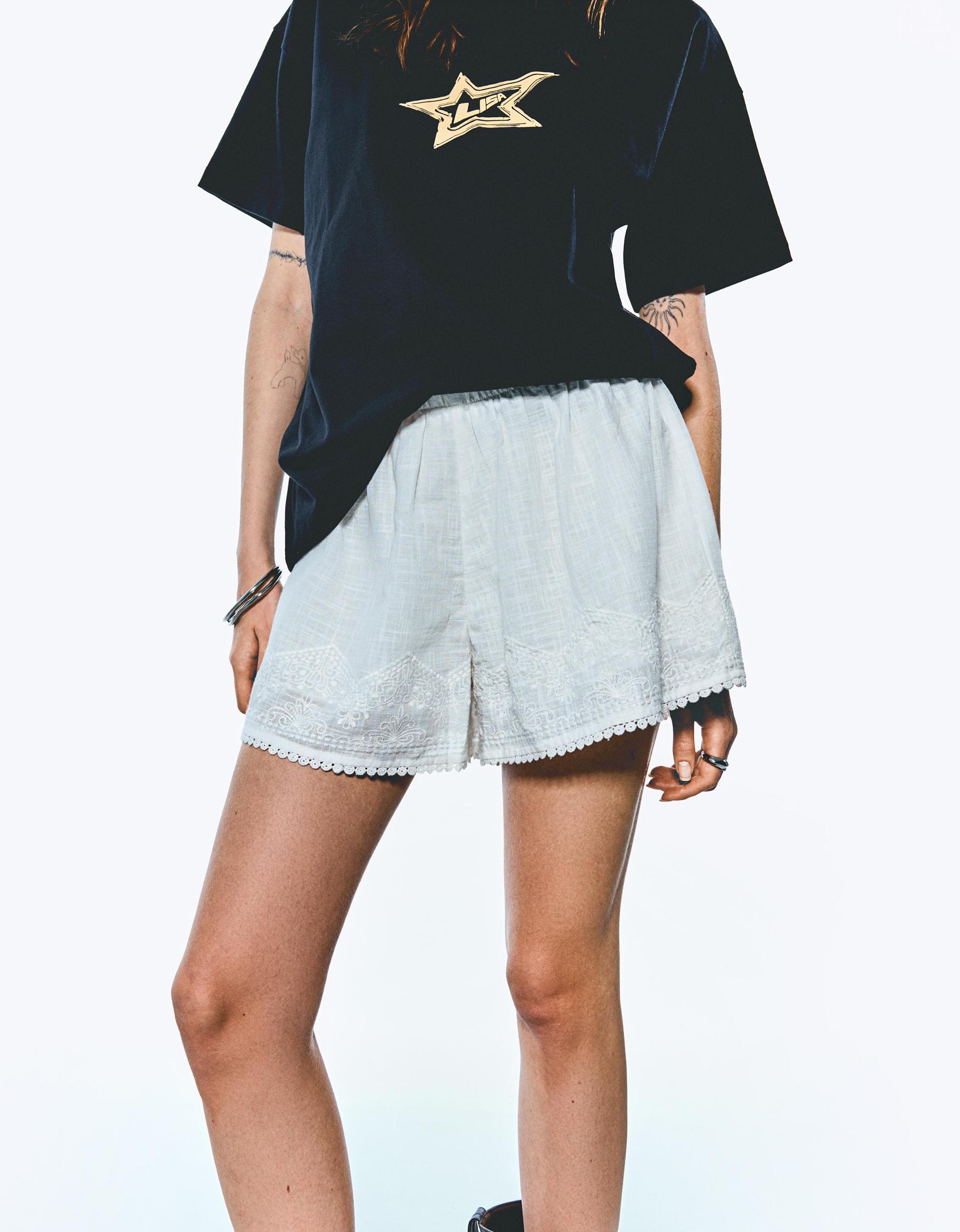 Embroidered boho shorts Product Image