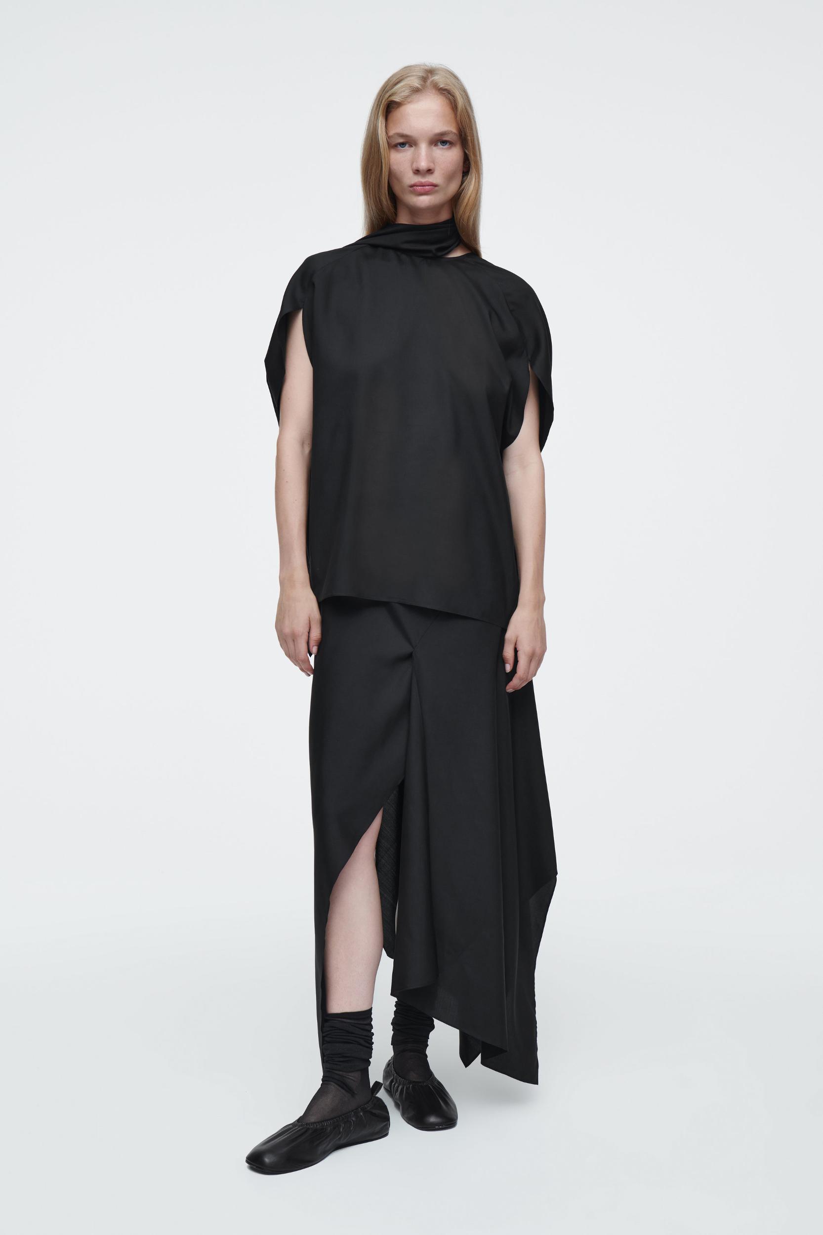 THE LONG MESH SOCKS Product Image