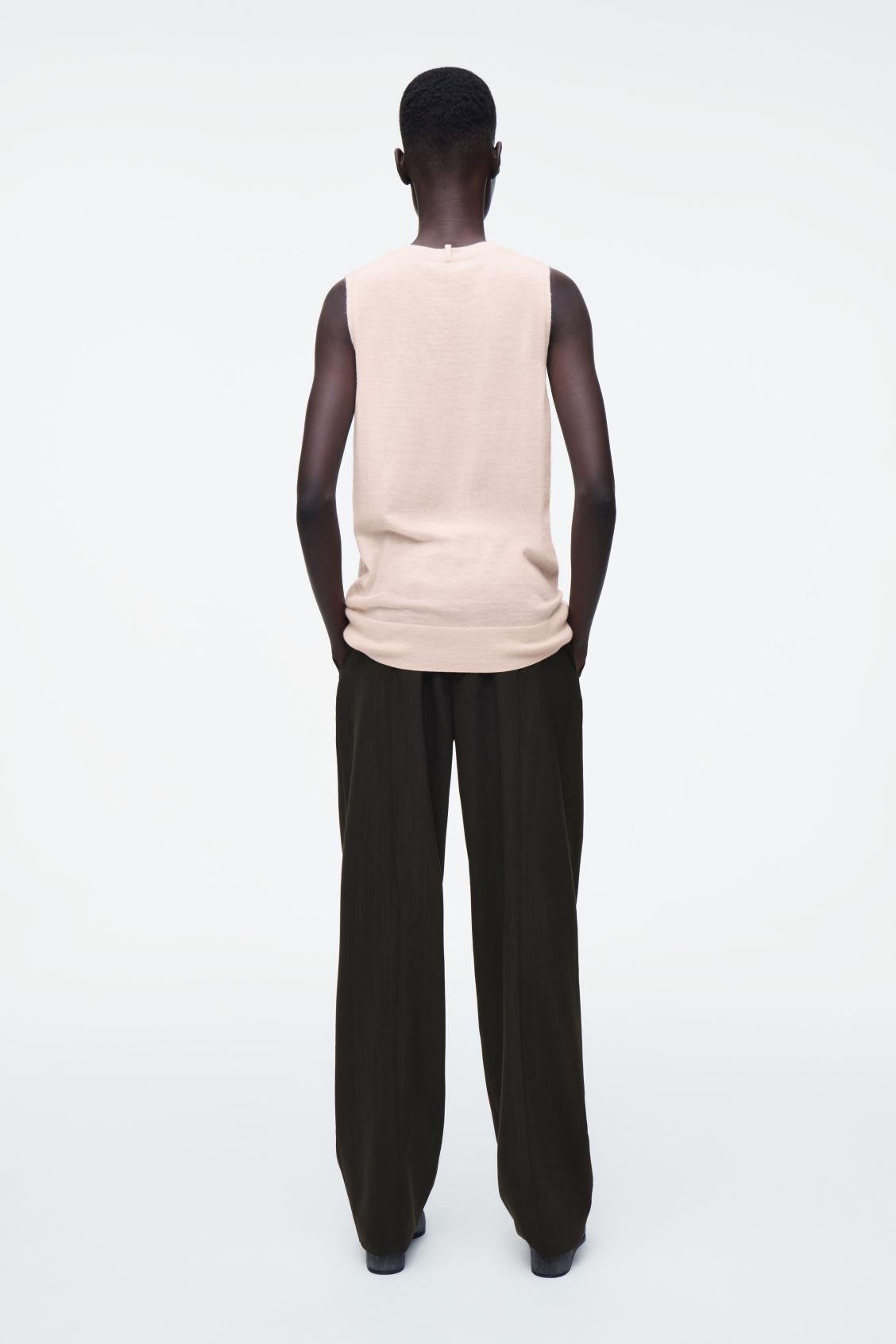 FINE CASHMERE VEST Product Image