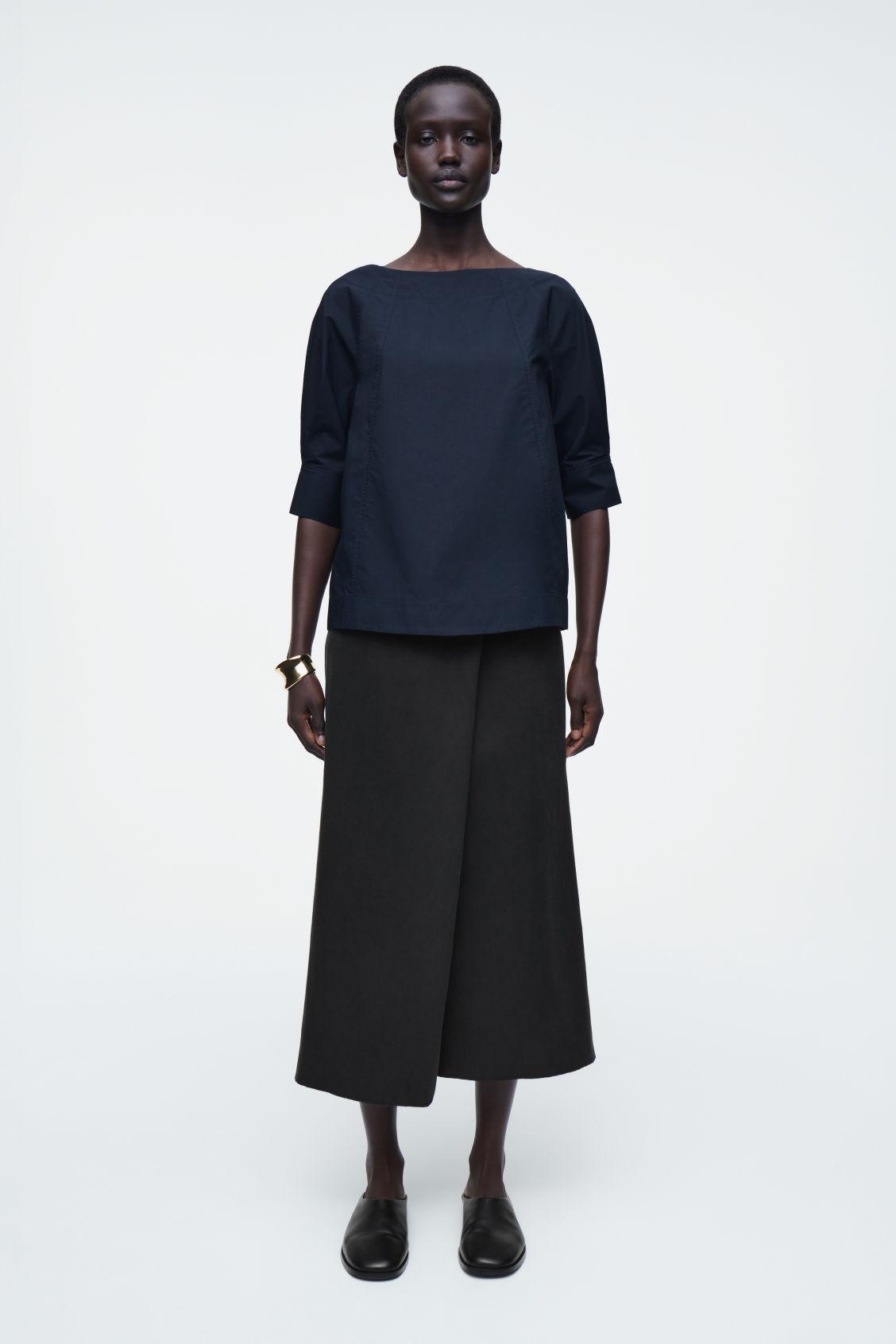 VOLUMINOUS BOAT-NECK COTTON BLOUSE Product Image