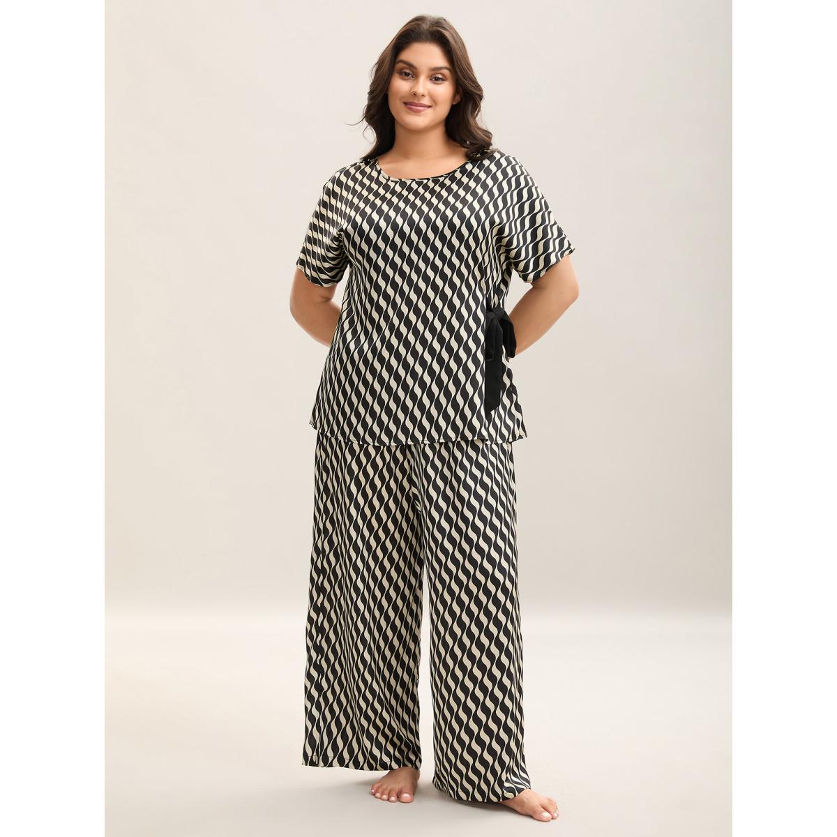 Plus Size Wavy Print Tied Slit Loungewear Set Women Black Tie knot Short sleeve Boat Neck Office Loungewear Sets BloomChic 14-16/1X Product Image