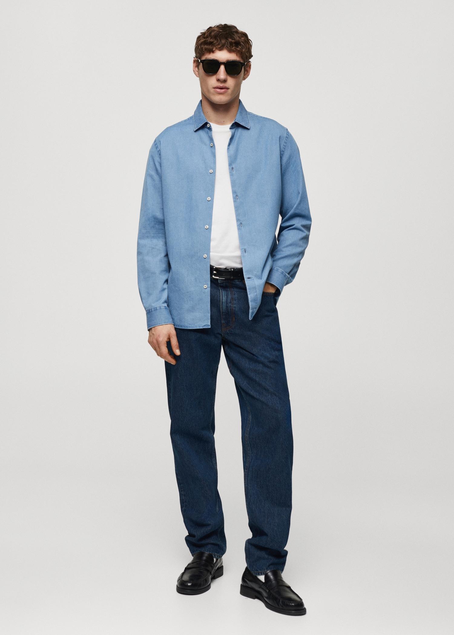 Regular-fit cotton chambray shirt - Men | MANGO USA Product Image
