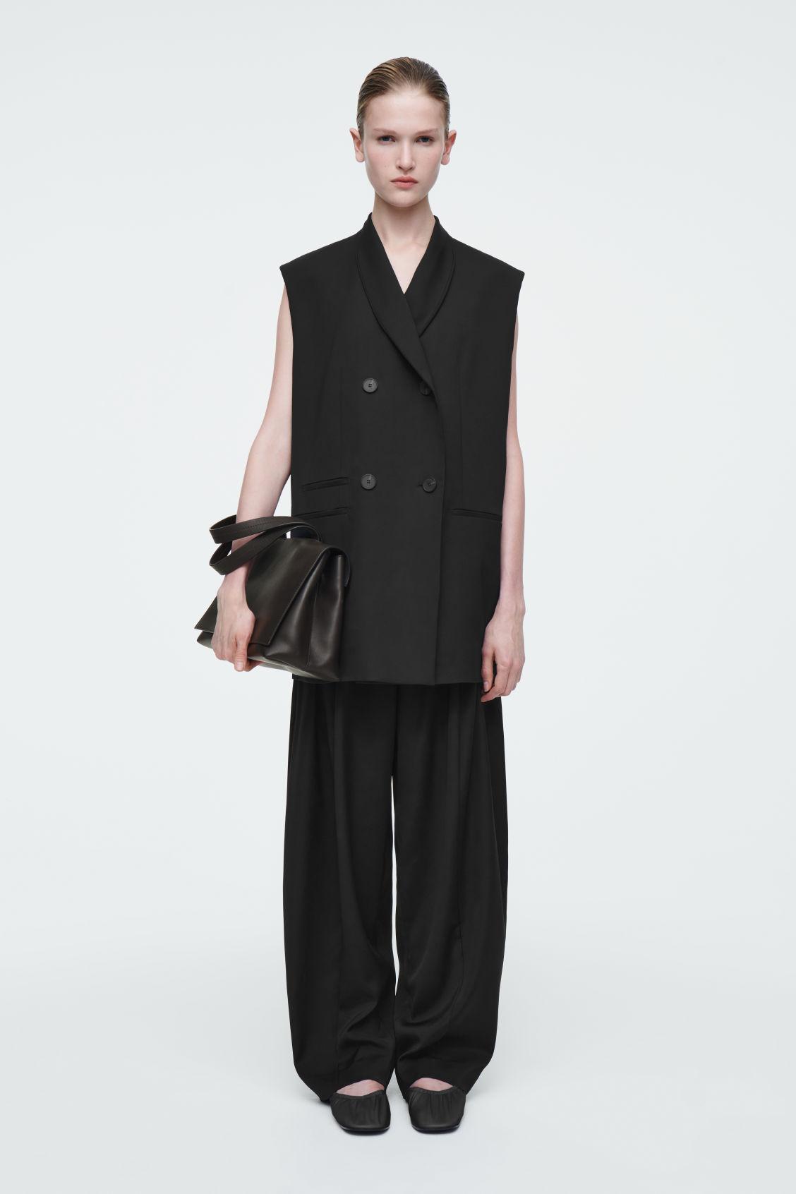 THE RUCHED LEATHER BALLET FLATS Product Image