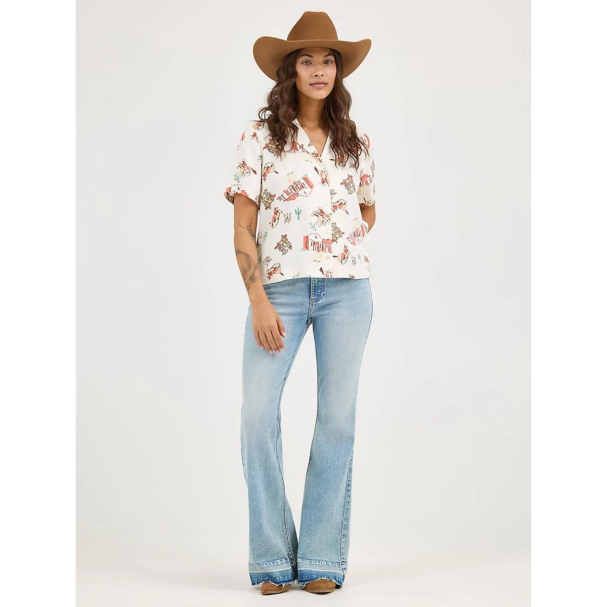 Women's Wrangler Retro® Cowgirl Camp Shirt in Scattered Town Product Image