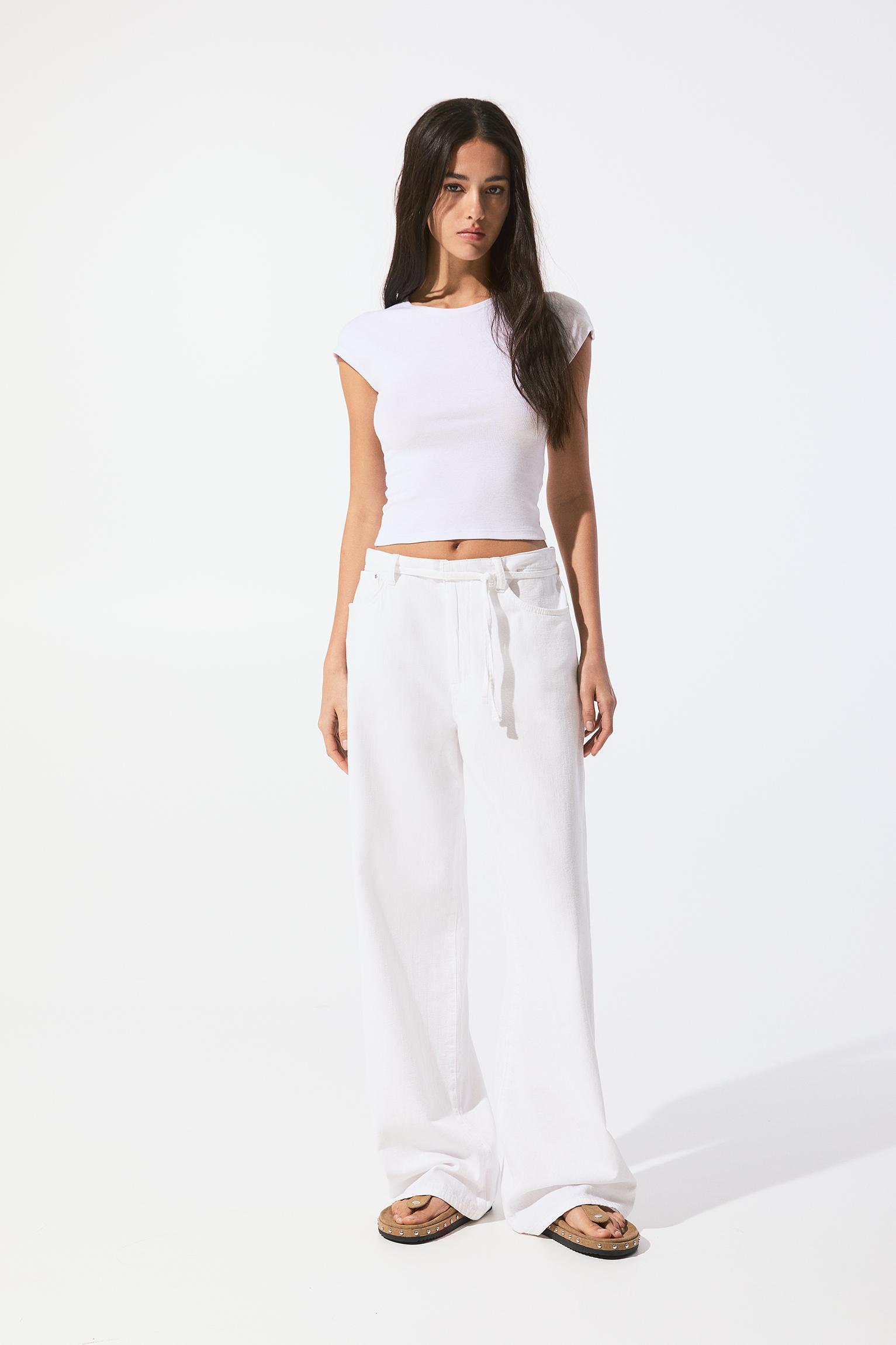 Fitted T-shirt with whole sleeves Product Image