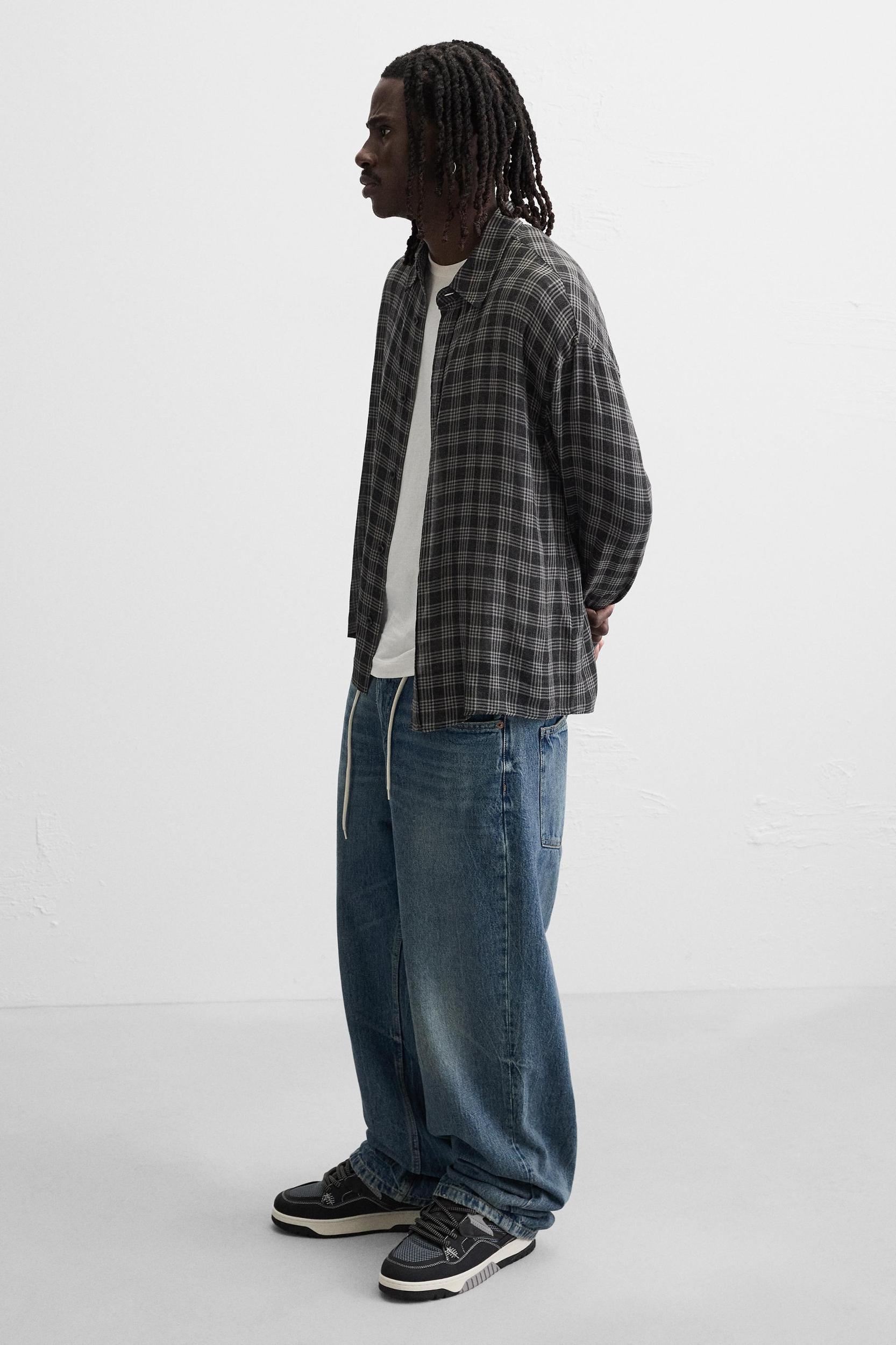 SKATE SNEAKERS Product Image