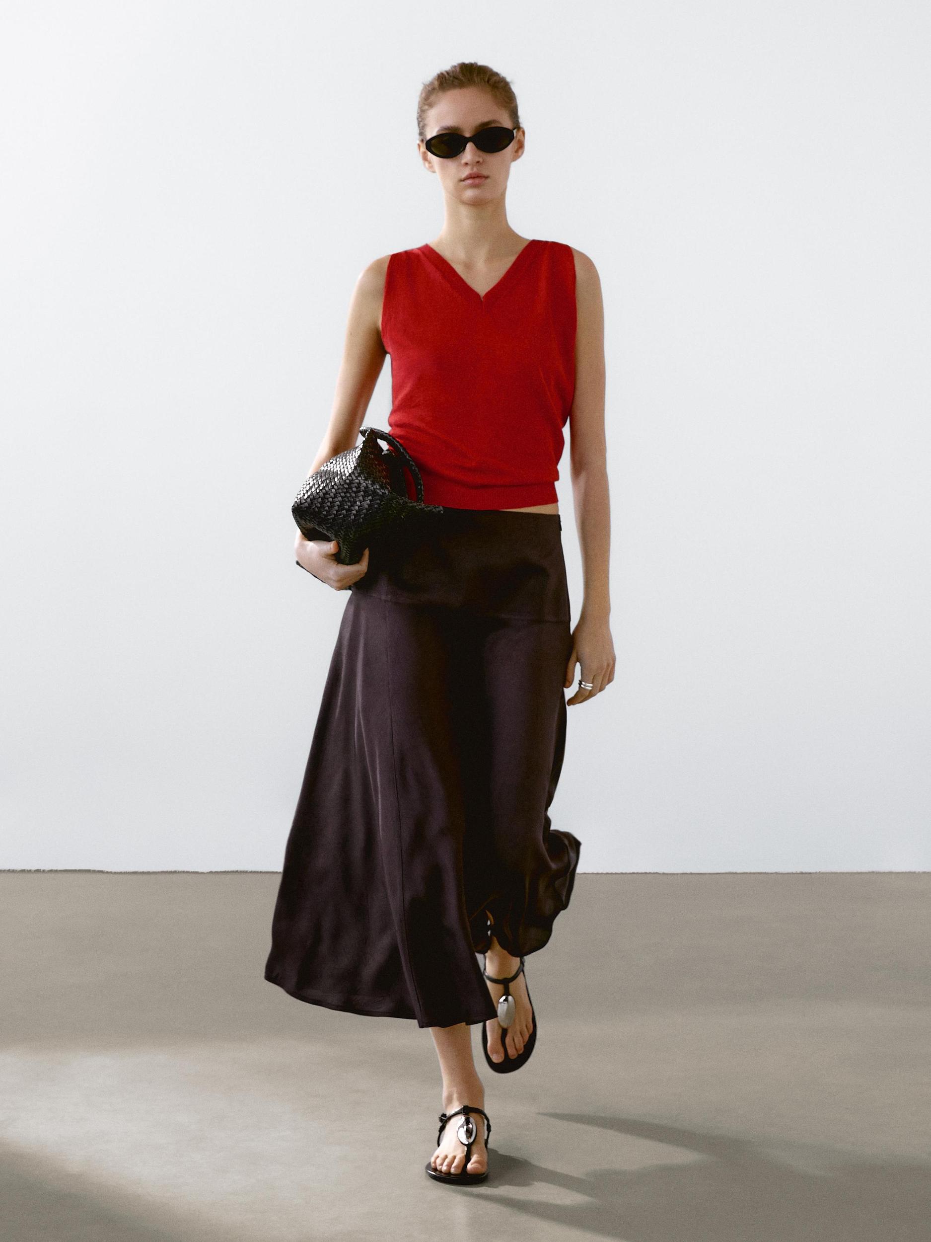 Linen blend V-neck top Product Image