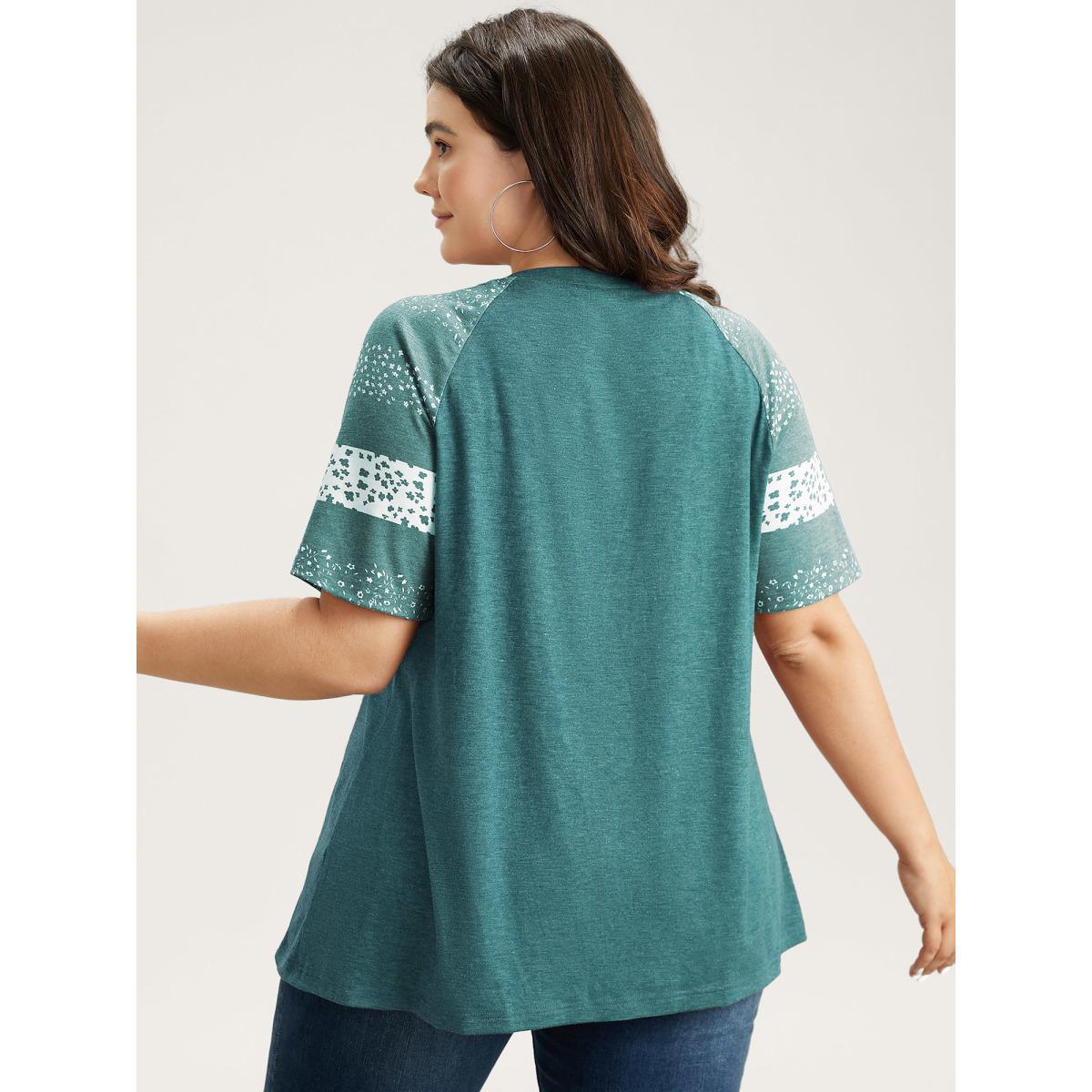 Plus Size Ditsy Floral Colorblock Contrast Raglan Sleeve T-shirt Teal Women Leisure Contrast Ditsy Floral V-neck Casual T-shirts BloomChic 22-24/3X Product Image