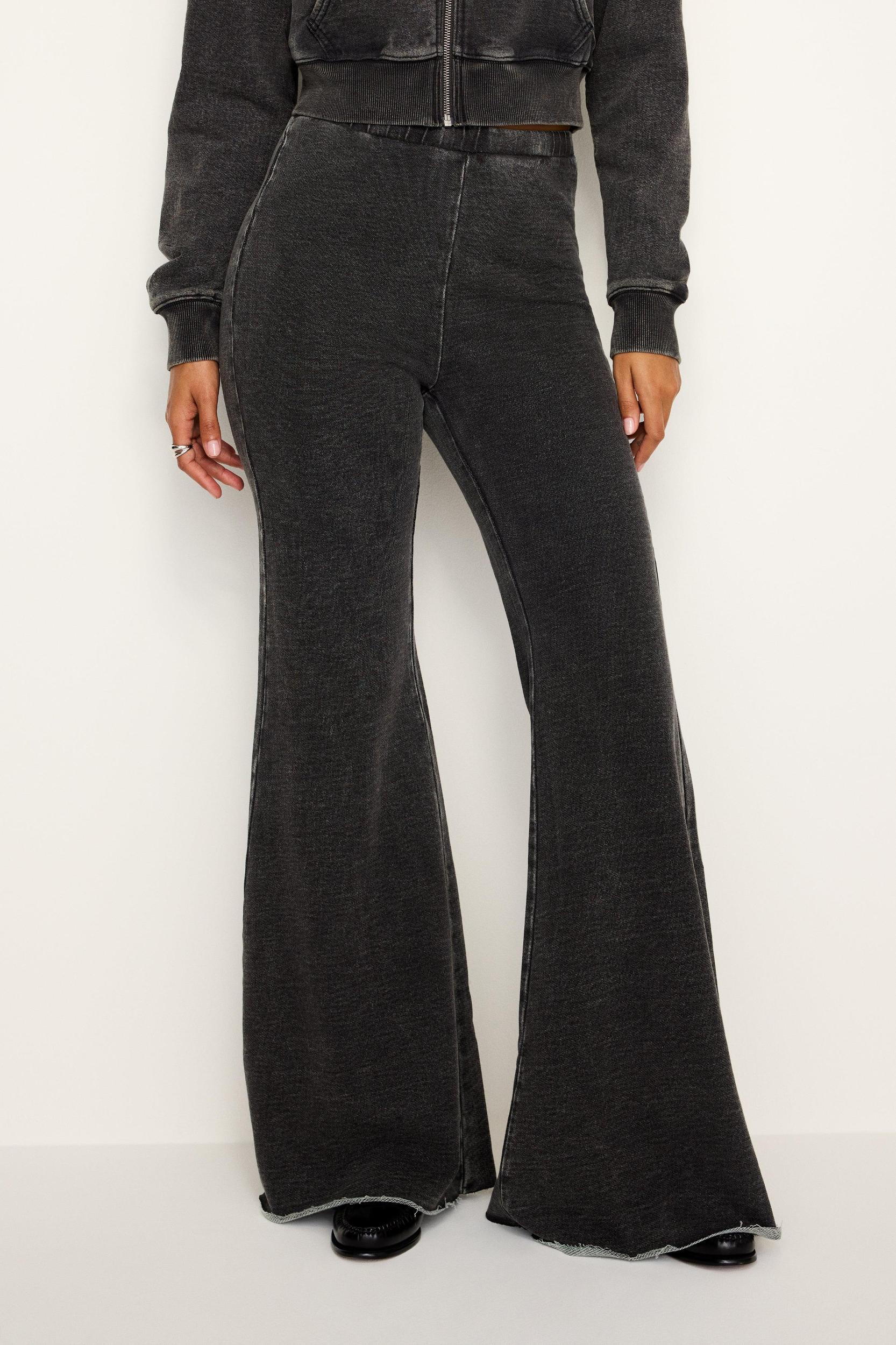 JEANIUS PULL-ON FLARE PANTS | BLACK322 Product Image