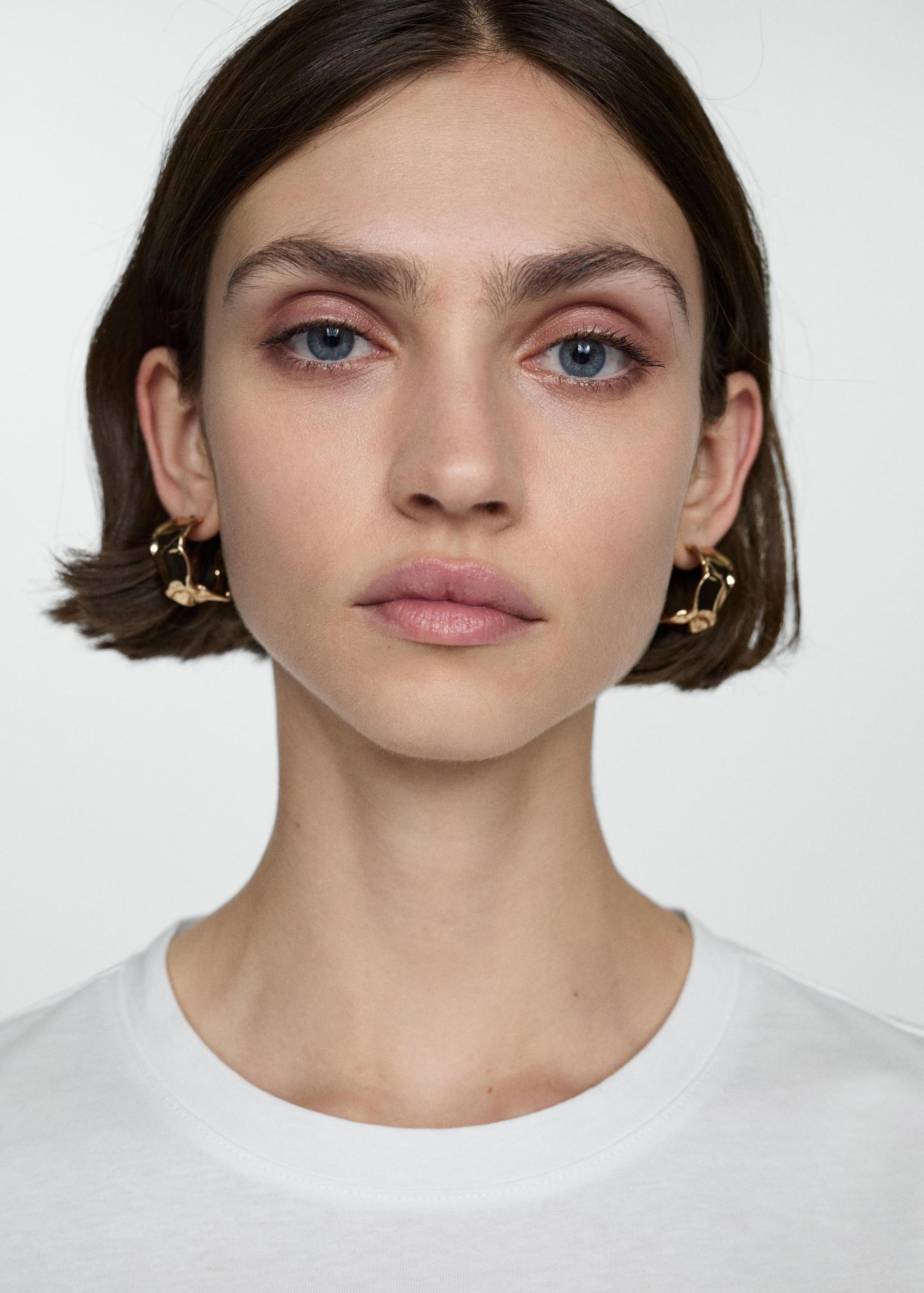 Short-sleeved cotton t-shirt - Women | MANGO USA Product Image