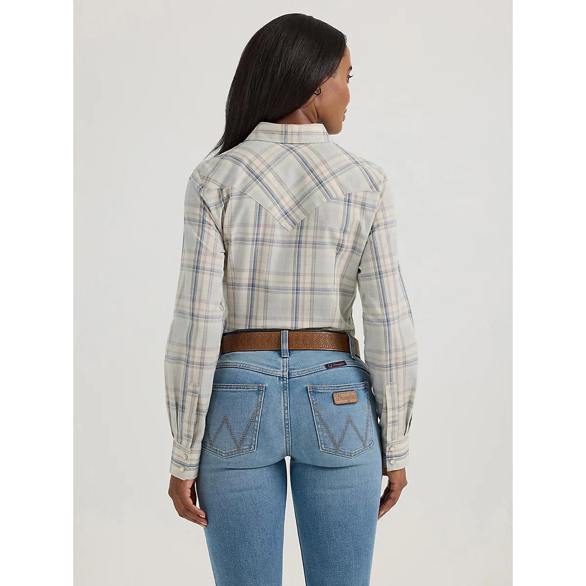 Women's Essential Long Sleeve Plaid Western Snap Top Product Image