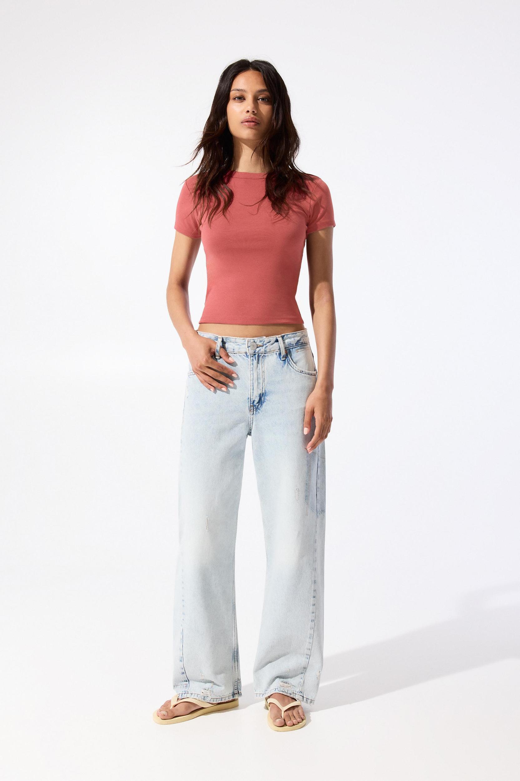 Basic fitted T-shirt Product Image