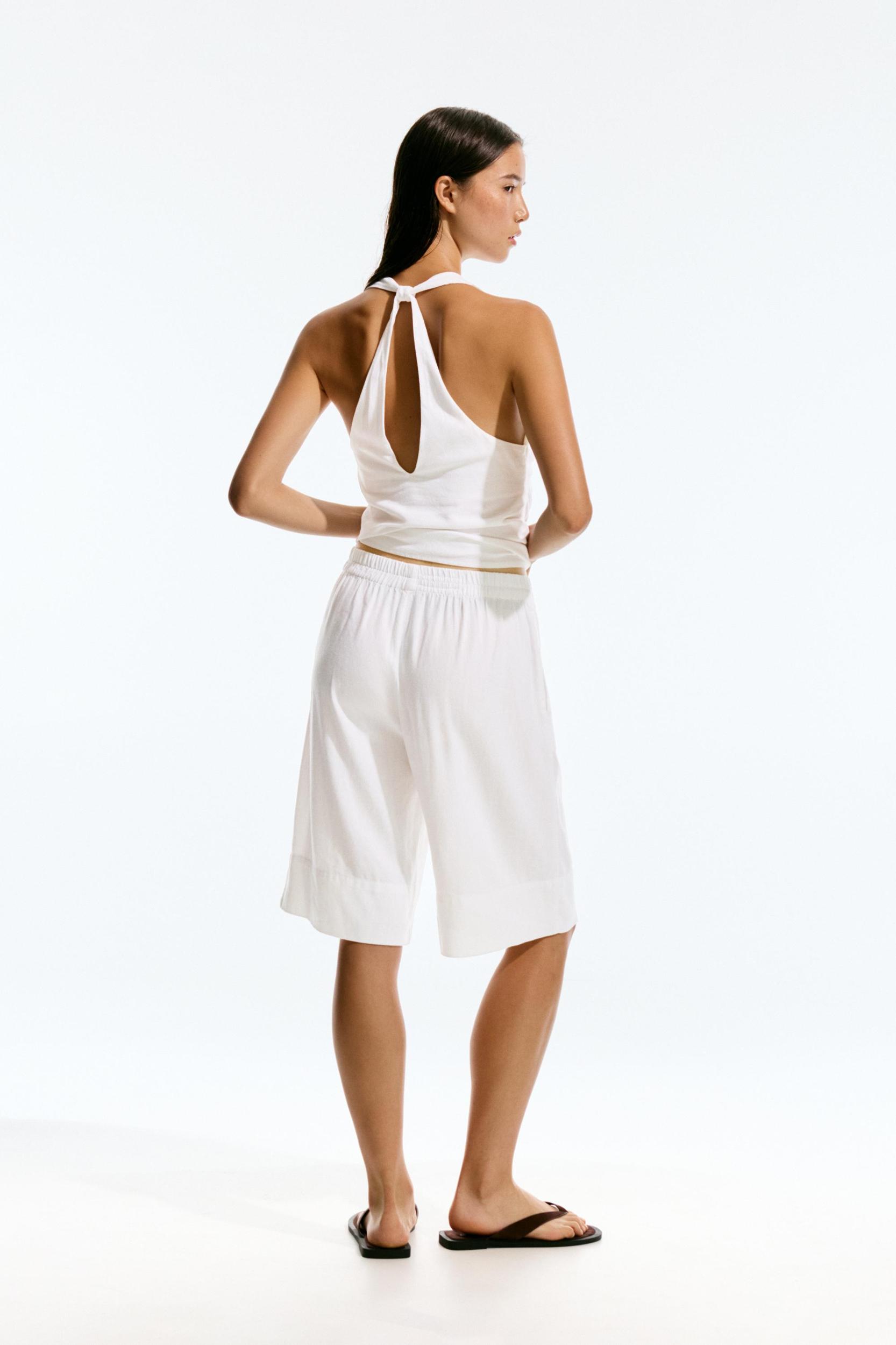 Linen Bermuda shorts Product Image