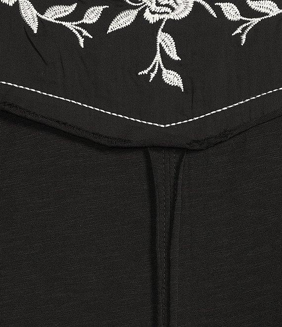 Reba Knit Jersey Embroidered Crew Neck Short Sleeve Shirttail Hem T-Shirt Product Image