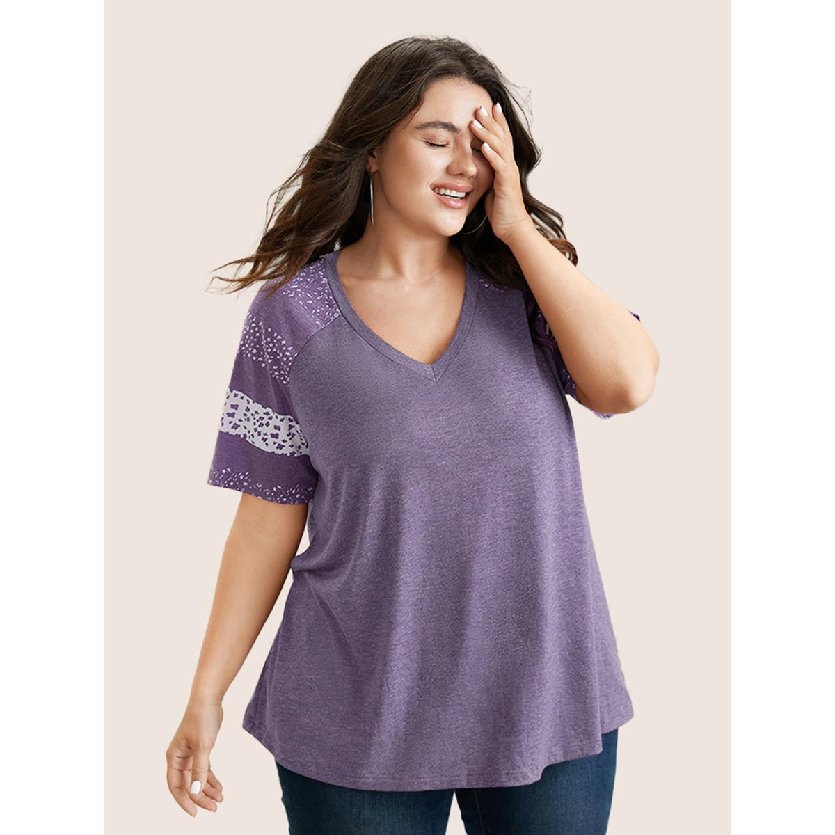 Plus Size Ditsy Floral Colorblock Contrast Raglan Sleeve T-shirt Mauve Women Leisure Contrast Ditsy Floral V-neck Casual T-shirts BloomChic 28/5X Product Image