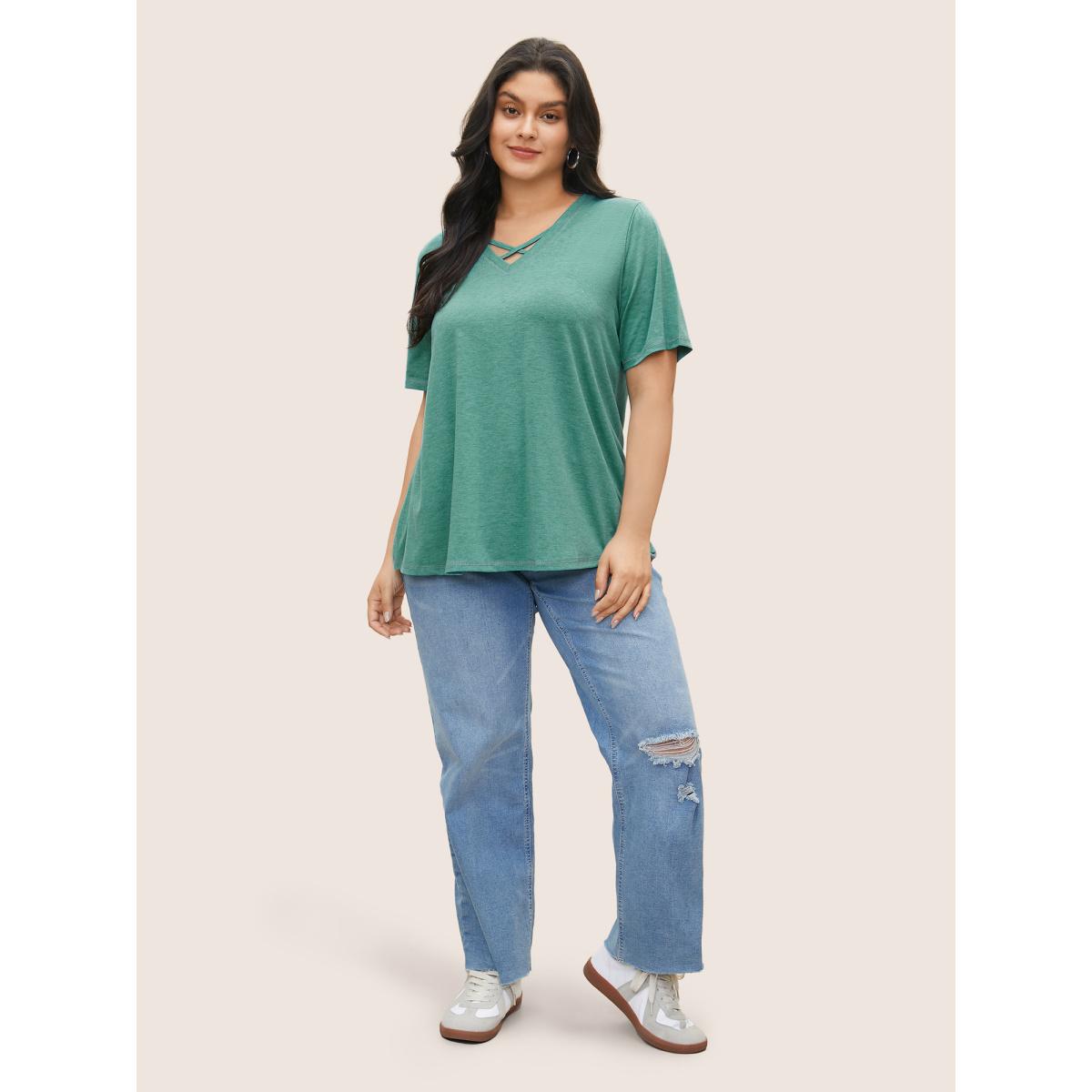 Plus Size Solid Crisscross Neck Contrast Stitch T-shirt Green Women Leisure Plain V-neck Casual T-shirts BloomChic 26/4X Product Image