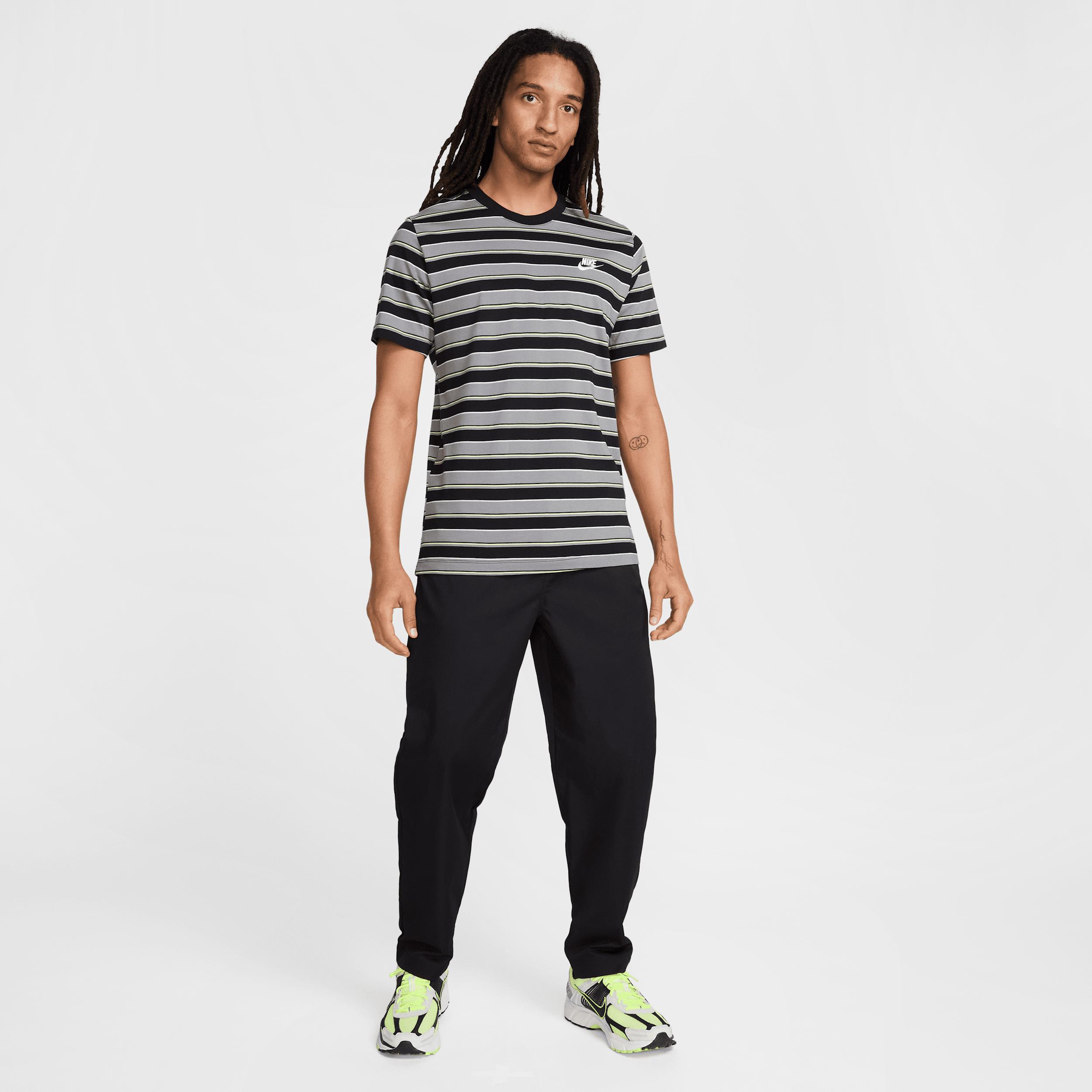 Nike Men's Club T-Shirt Product Image